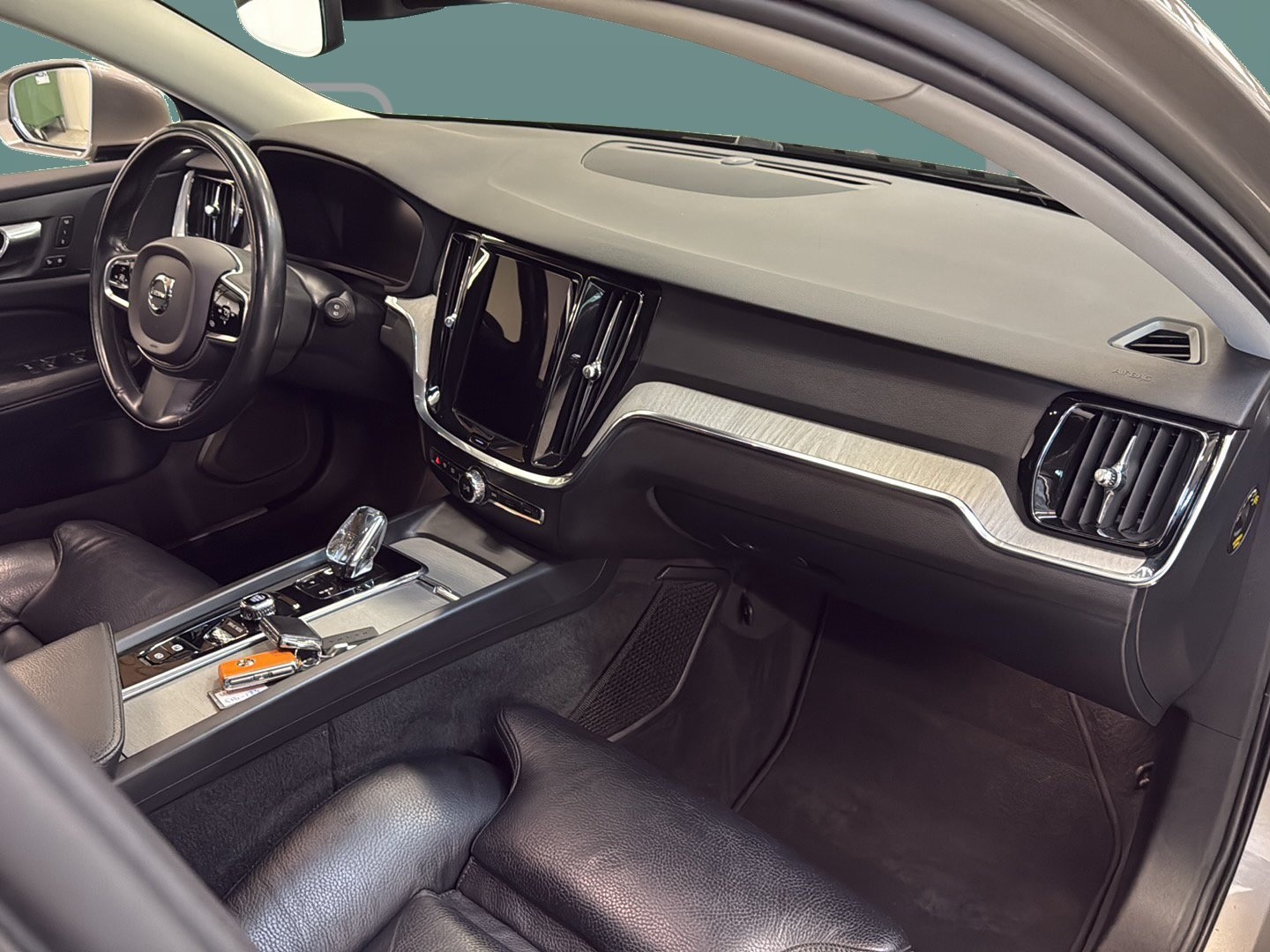 VOLVO V60 2020