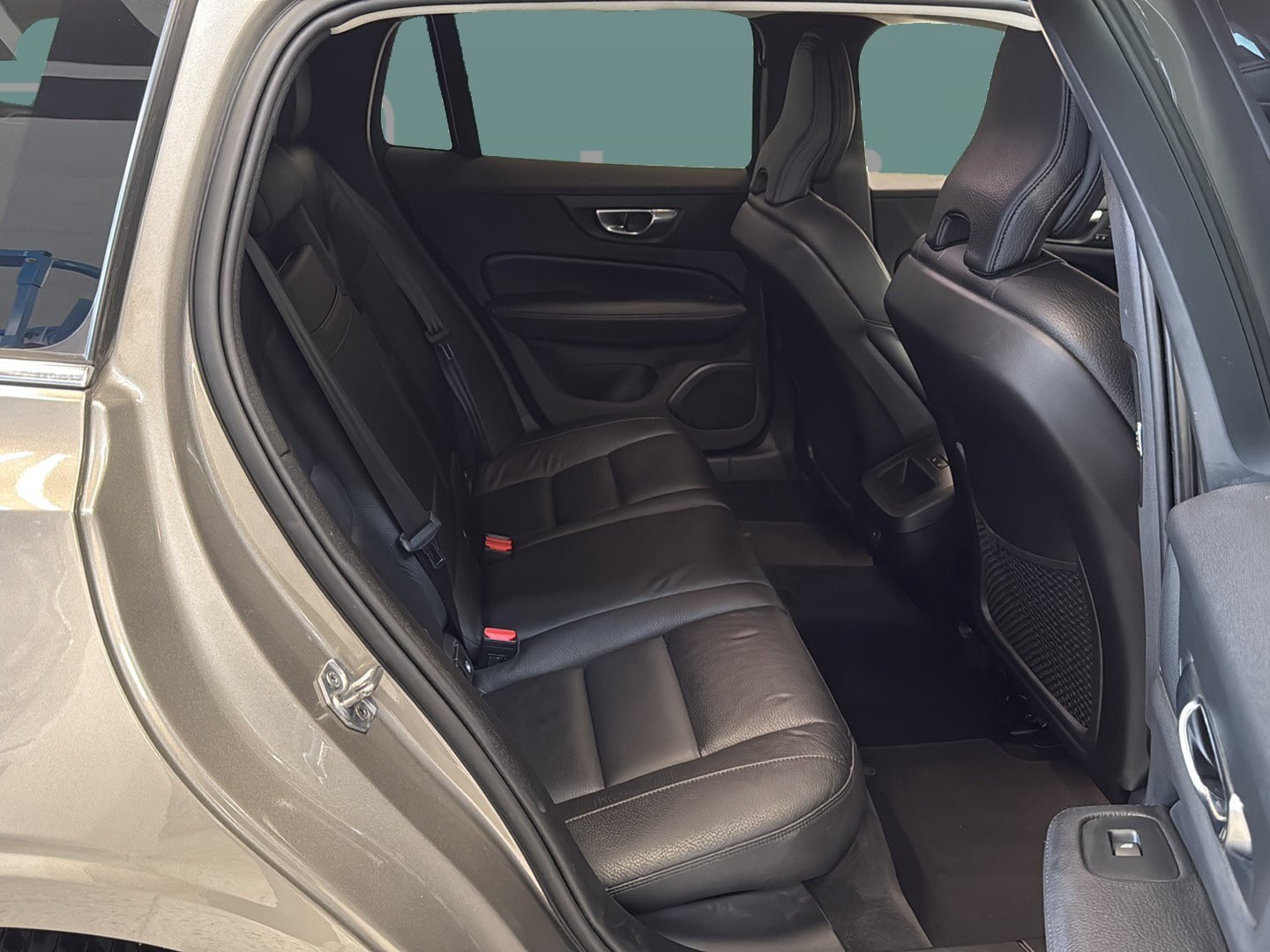 VOLVO V60 2020
