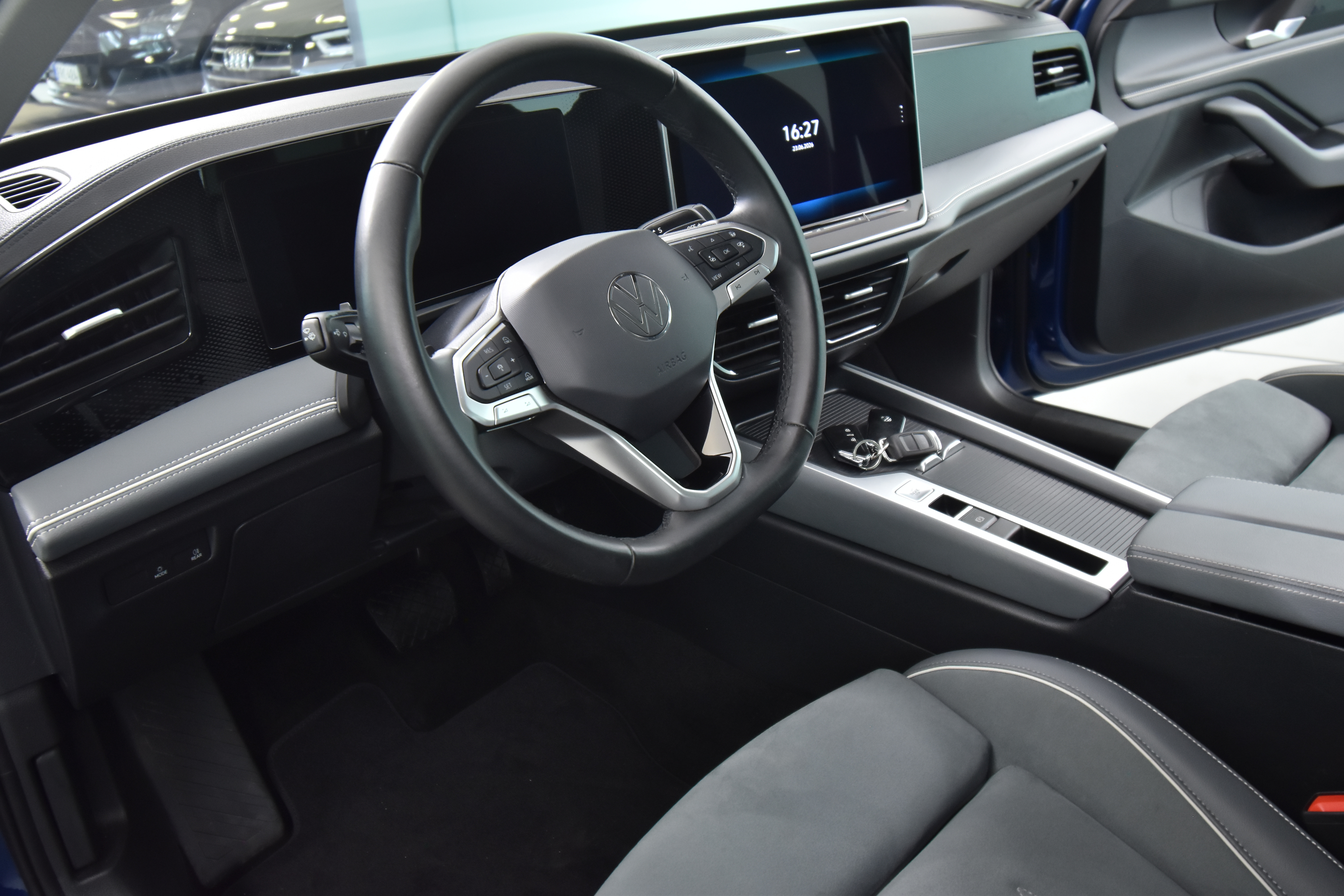 VOLKSWAGEN Passat 2024