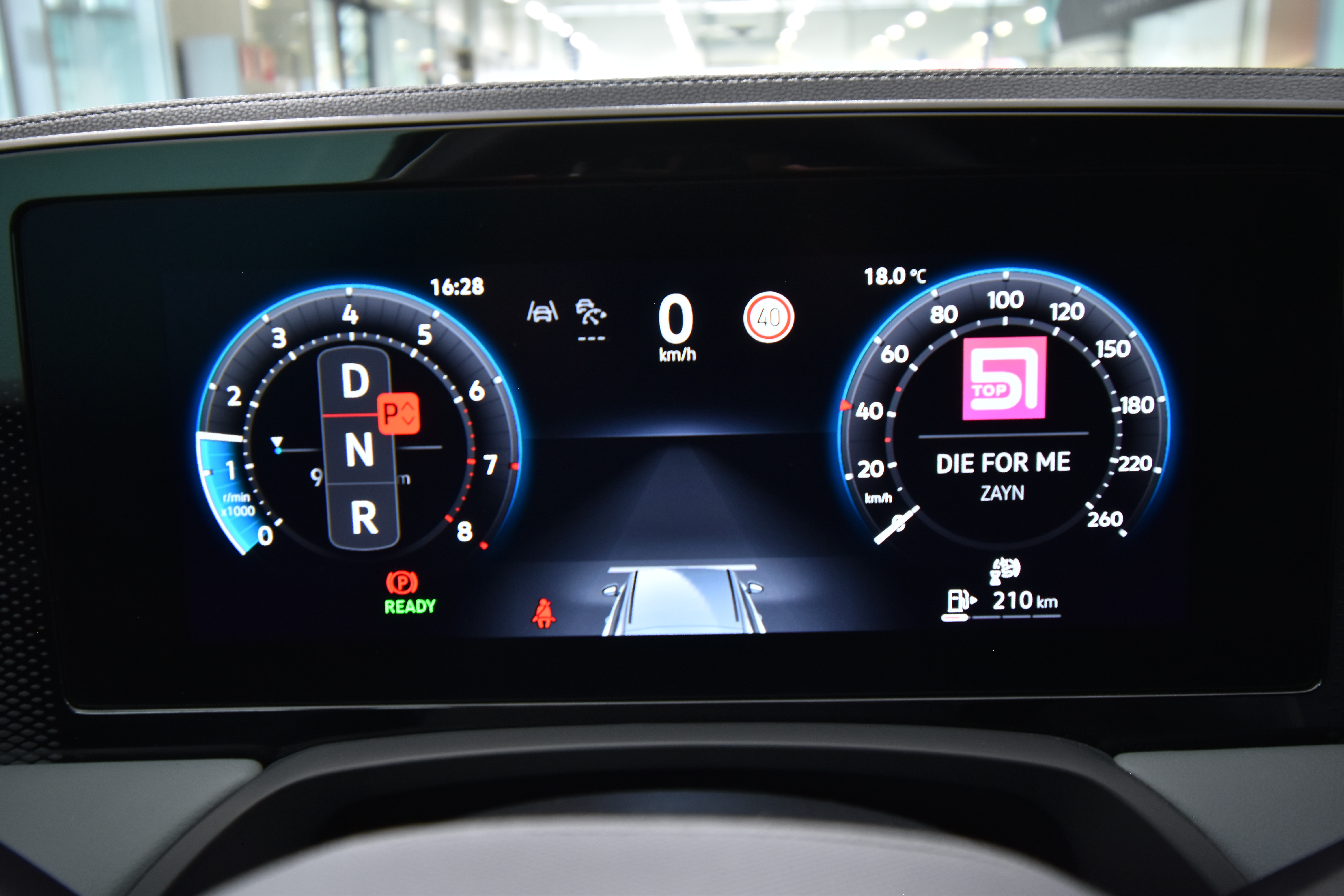 VOLKSWAGEN Passat 2024