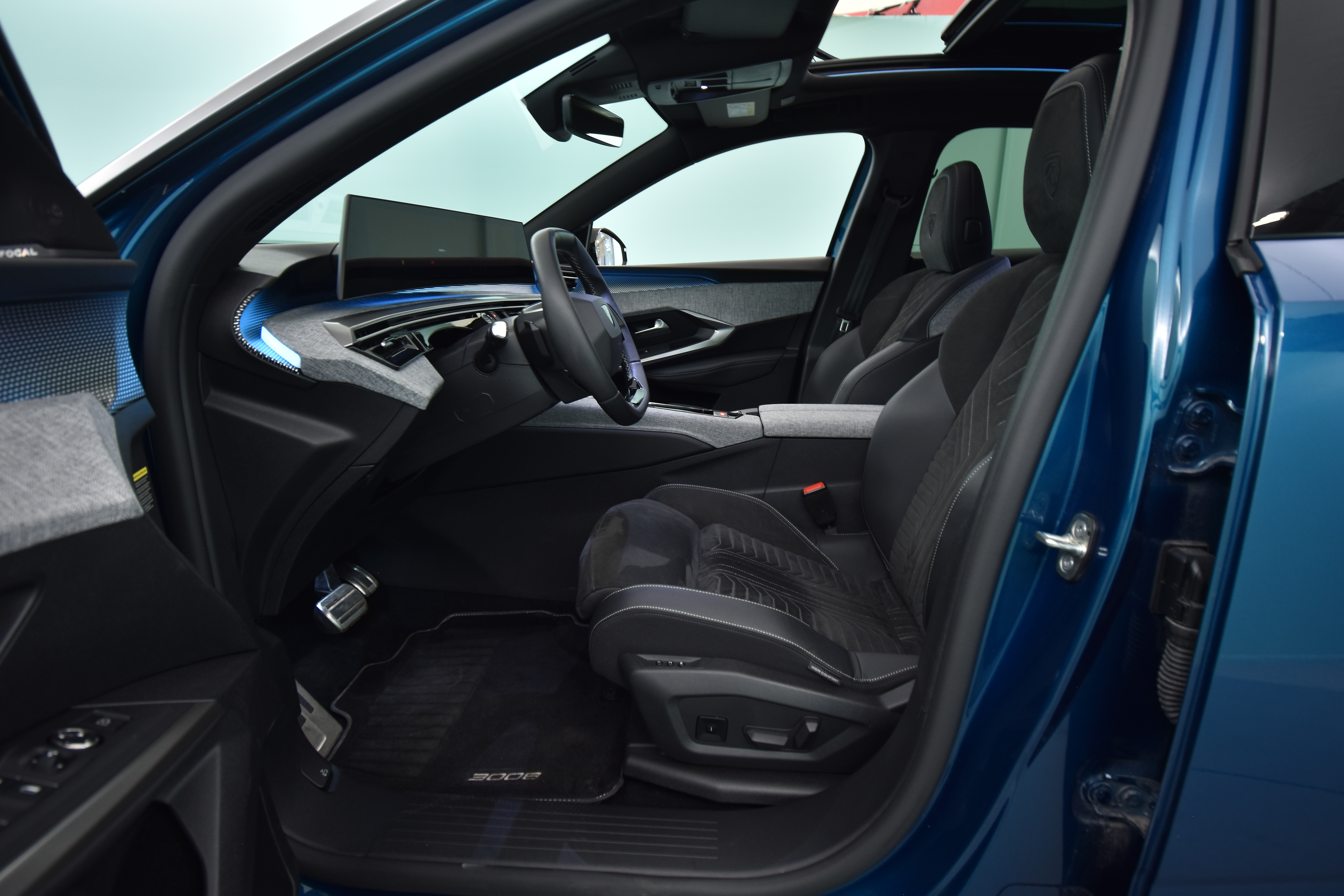 PEUGEOT E-3008 2025