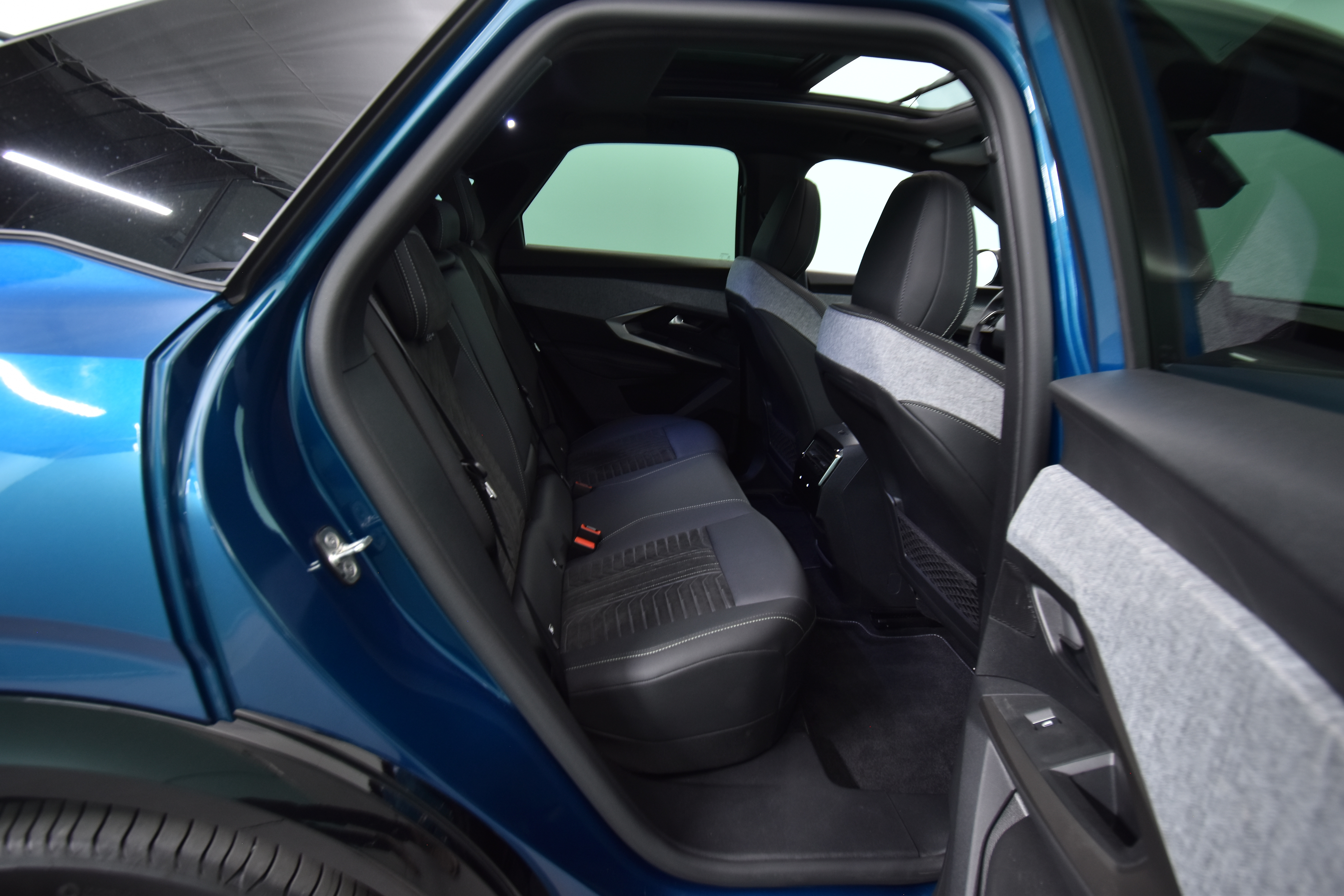 PEUGEOT E-3008 2025