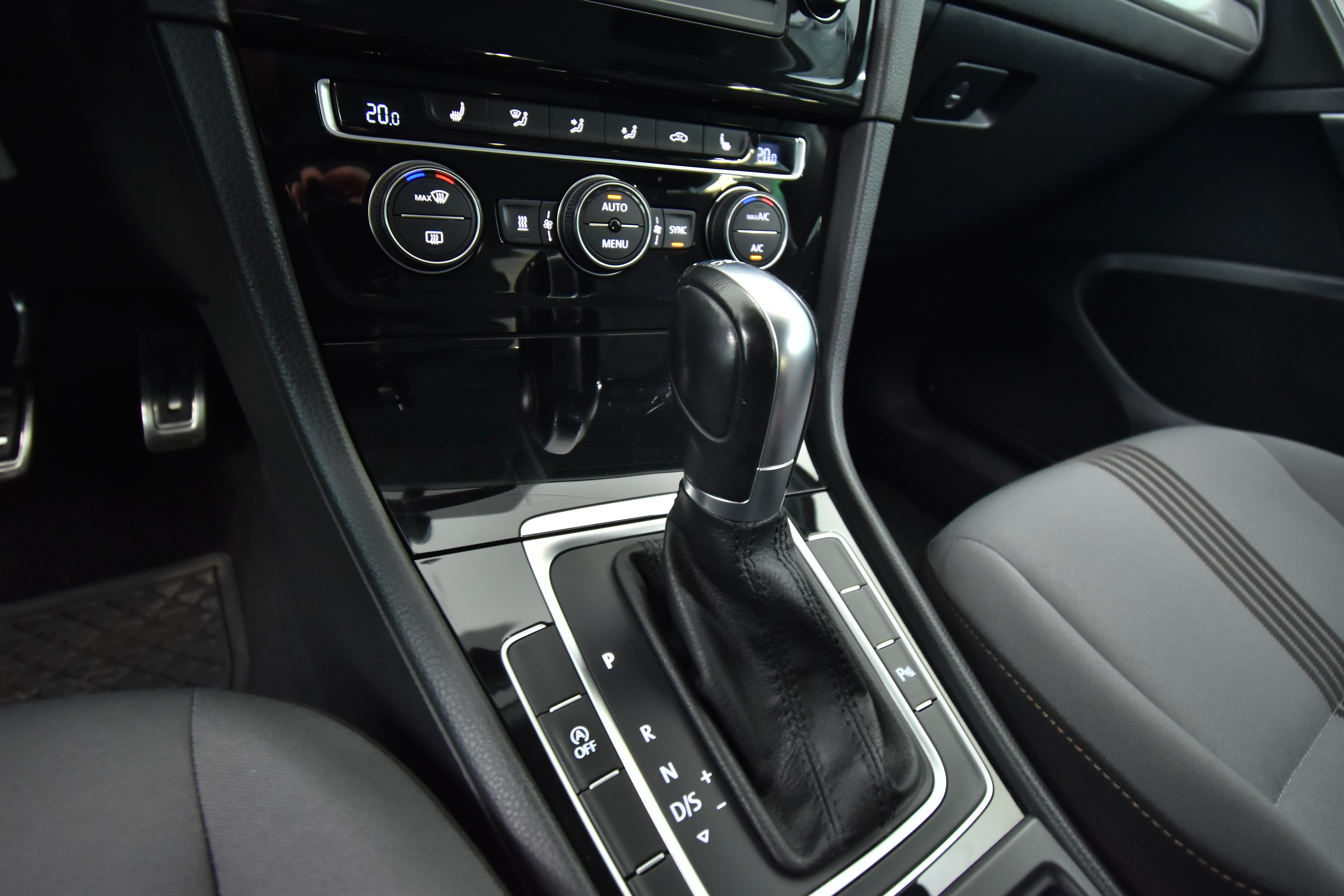 VOLKSWAGEN Golf 2016