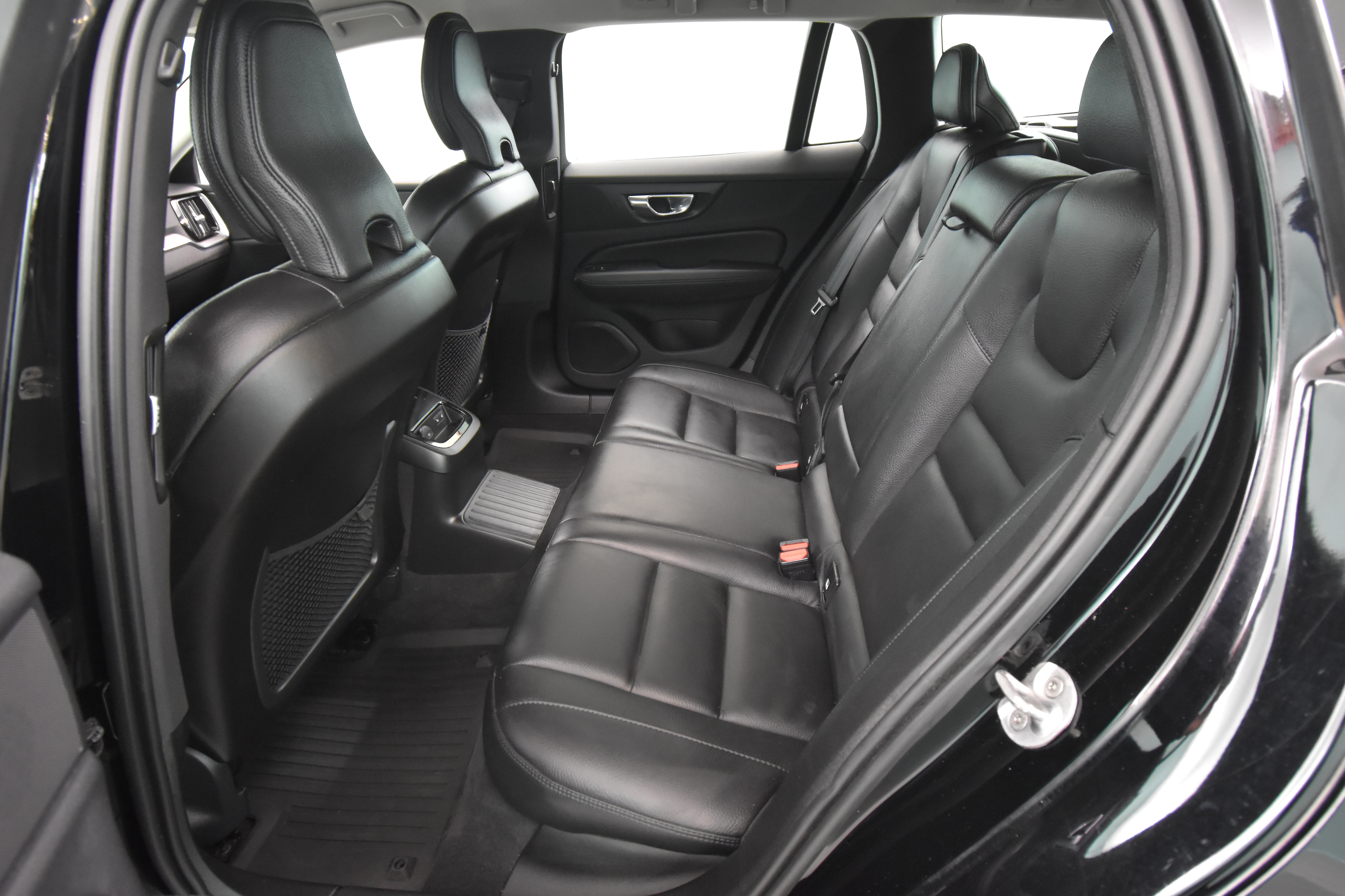 VOLVO V60 2022