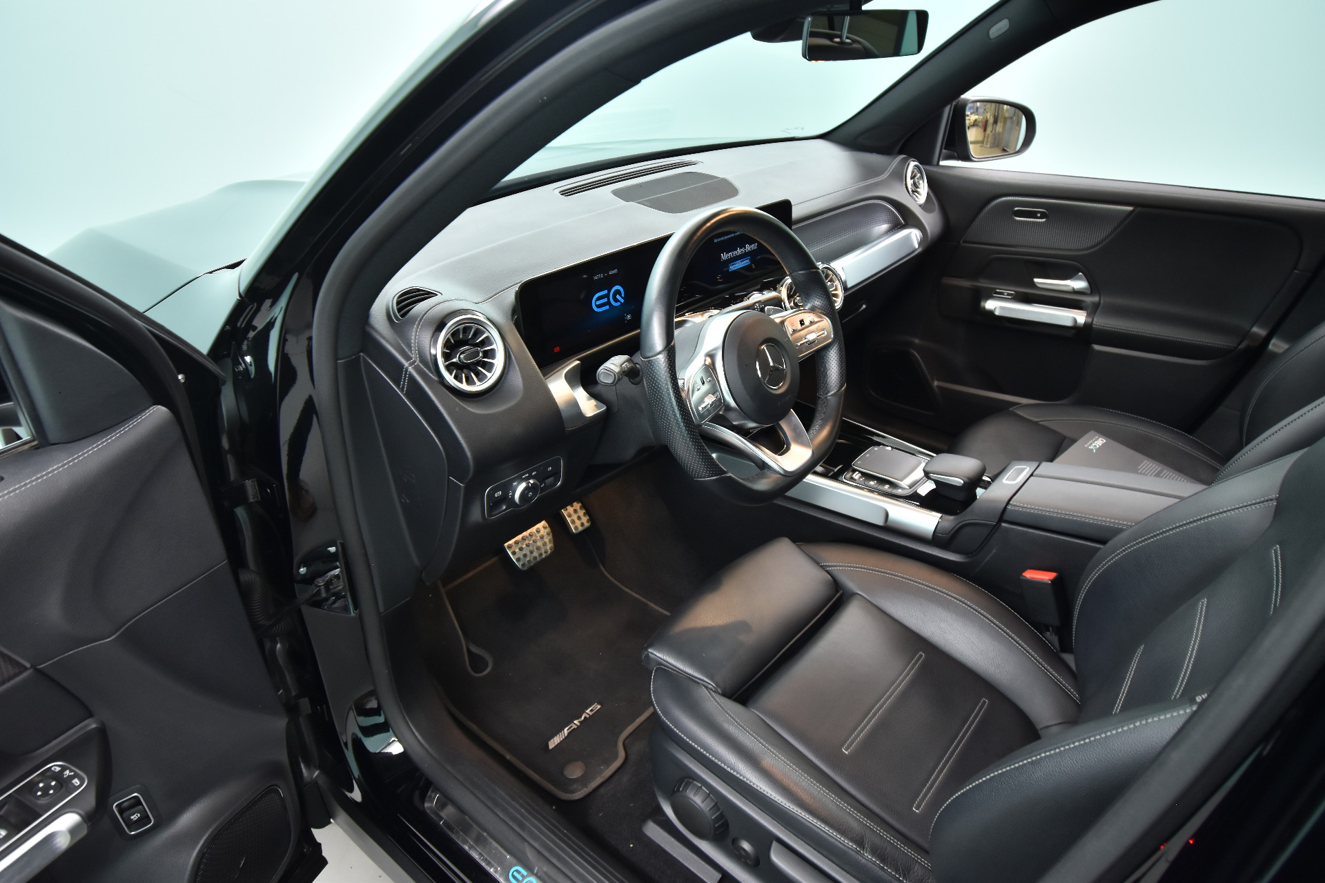 MERCEDES-BENZ EQB 2022