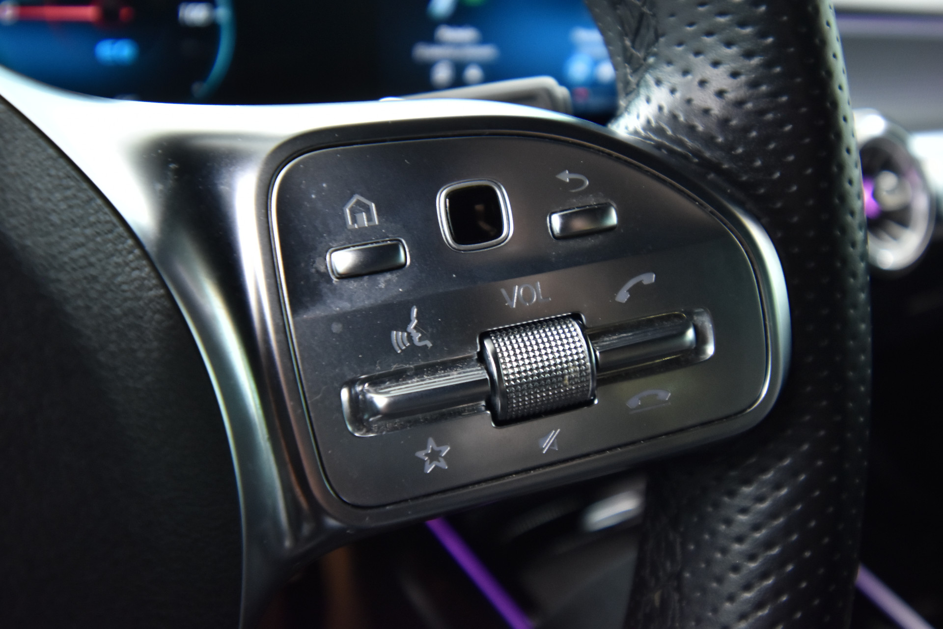 MERCEDES-BENZ EQB 2022