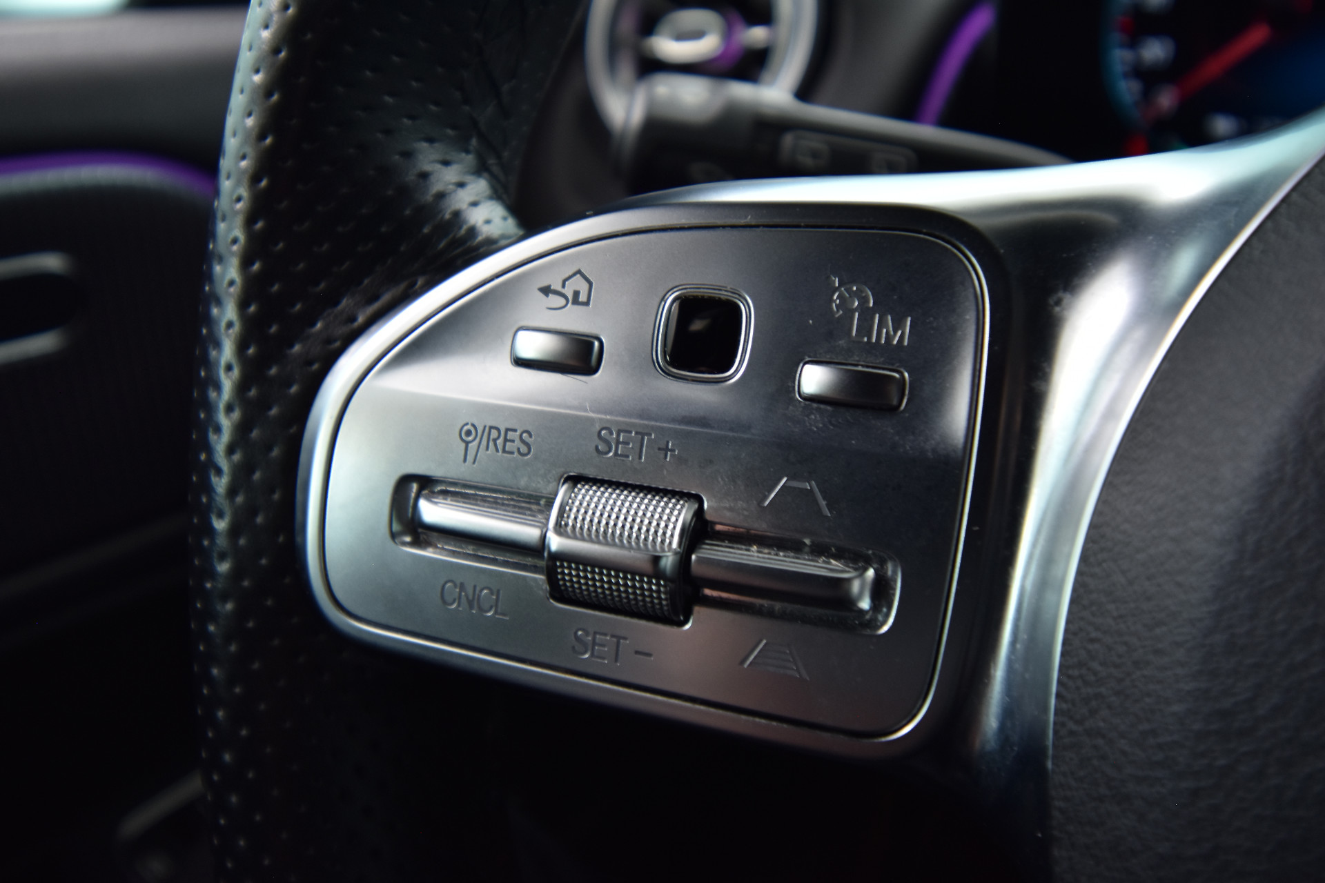 MERCEDES-BENZ EQB 2022