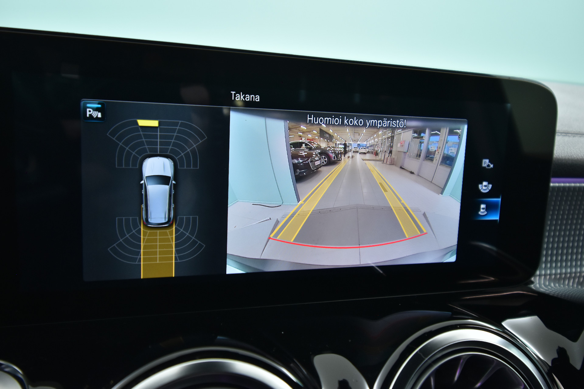 MERCEDES-BENZ EQB 2022