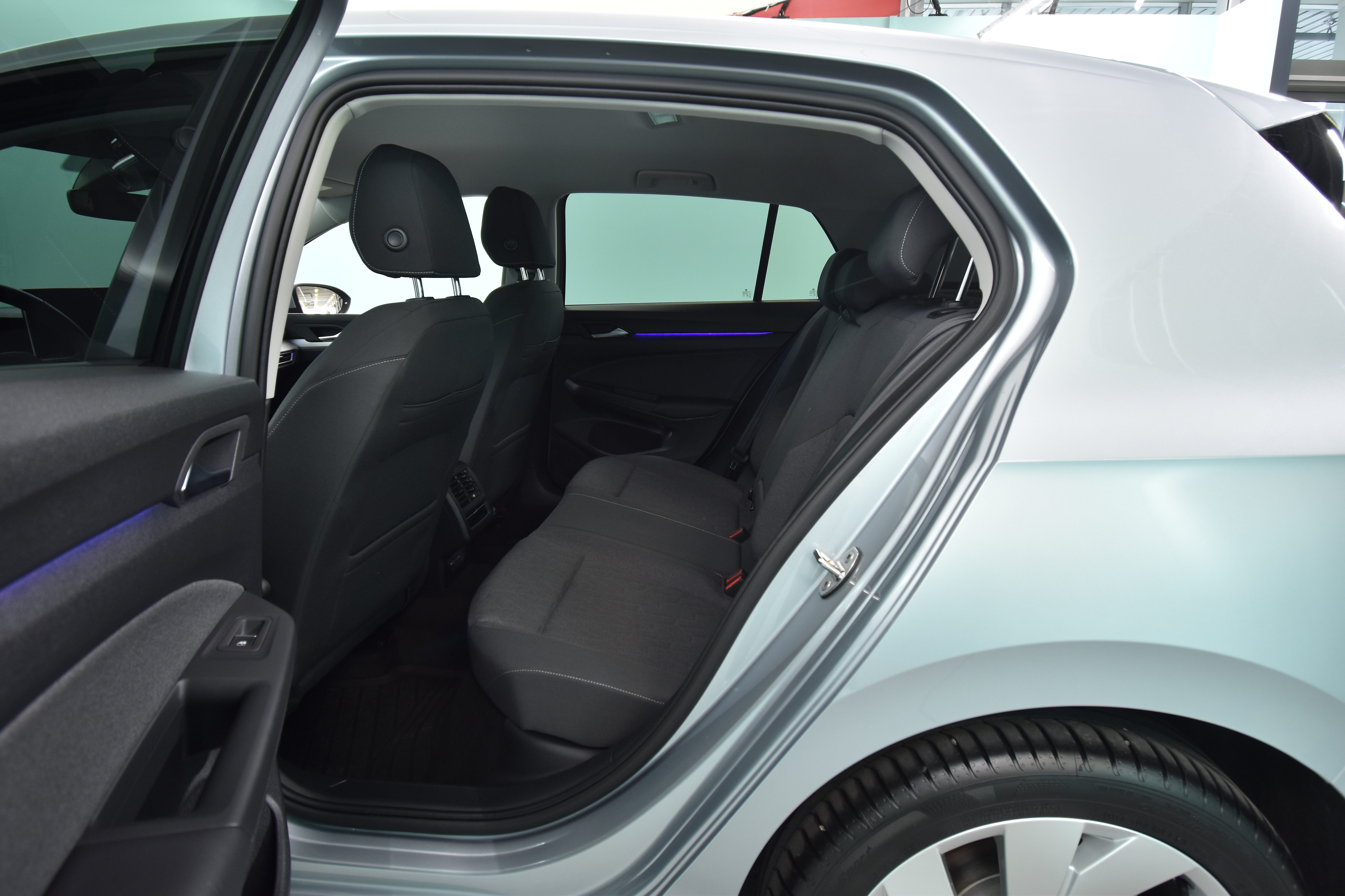 VOLKSWAGEN Golf 2025