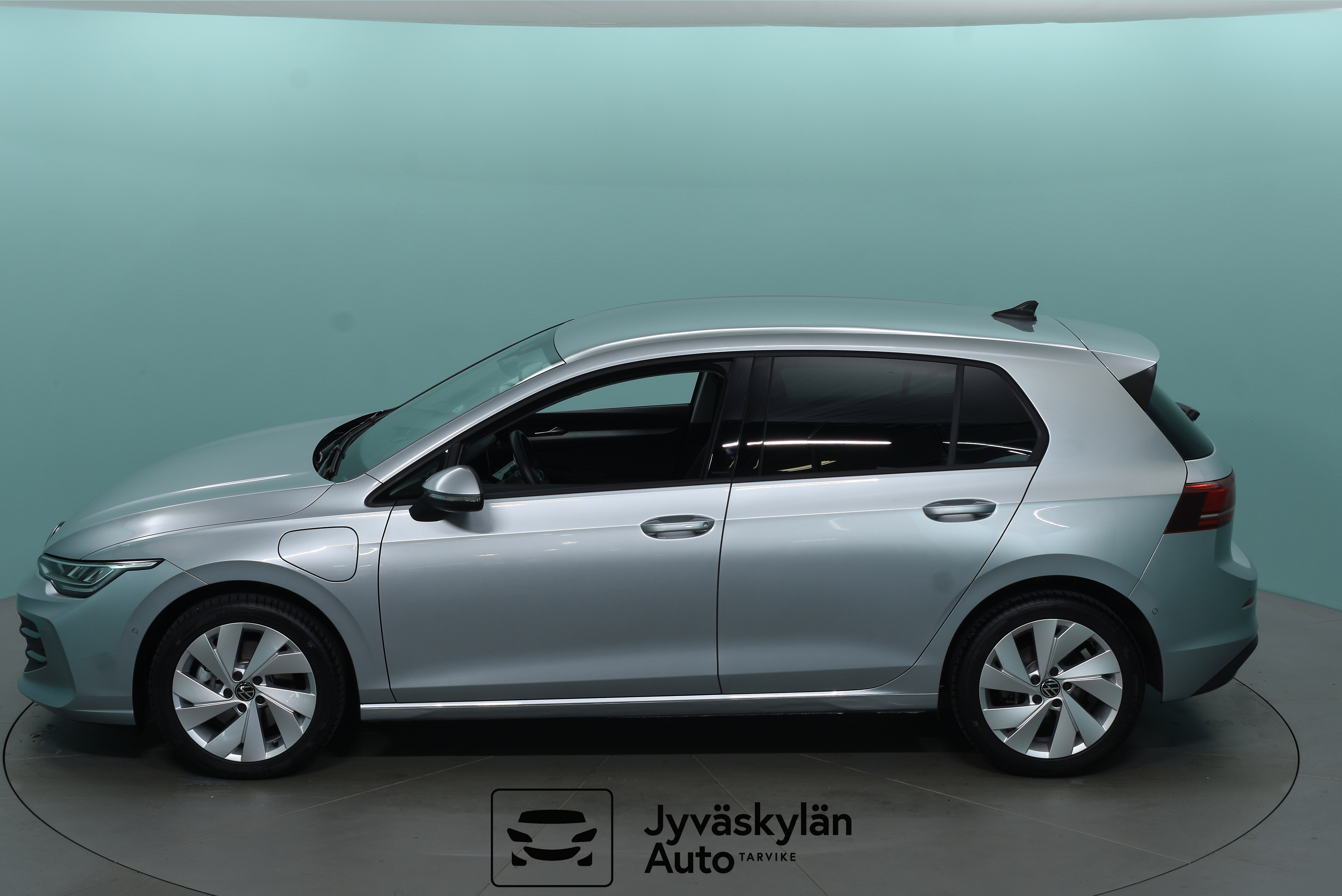 VOLKSWAGEN Golf 2025