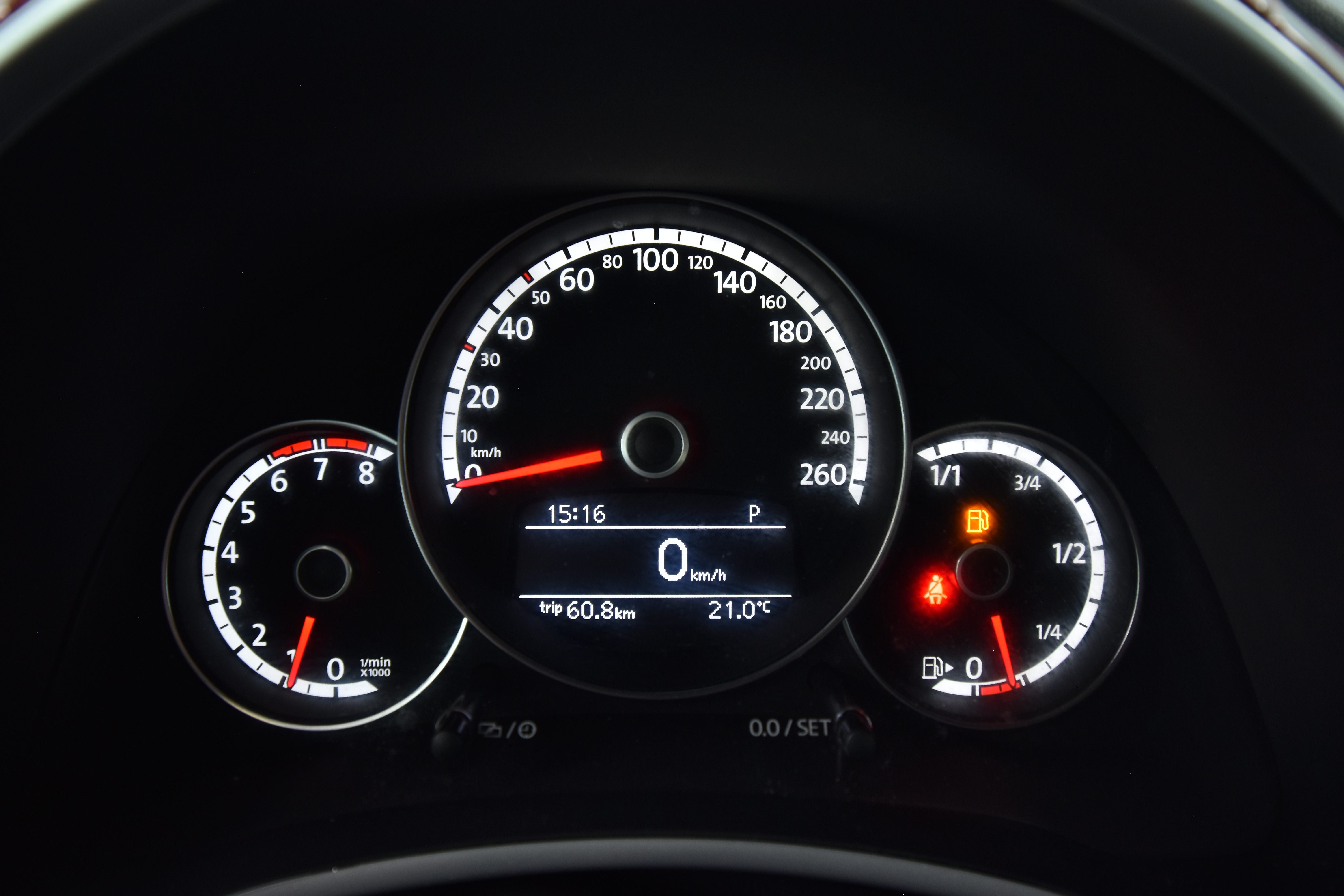 VOLKSWAGEN Beetle 2013