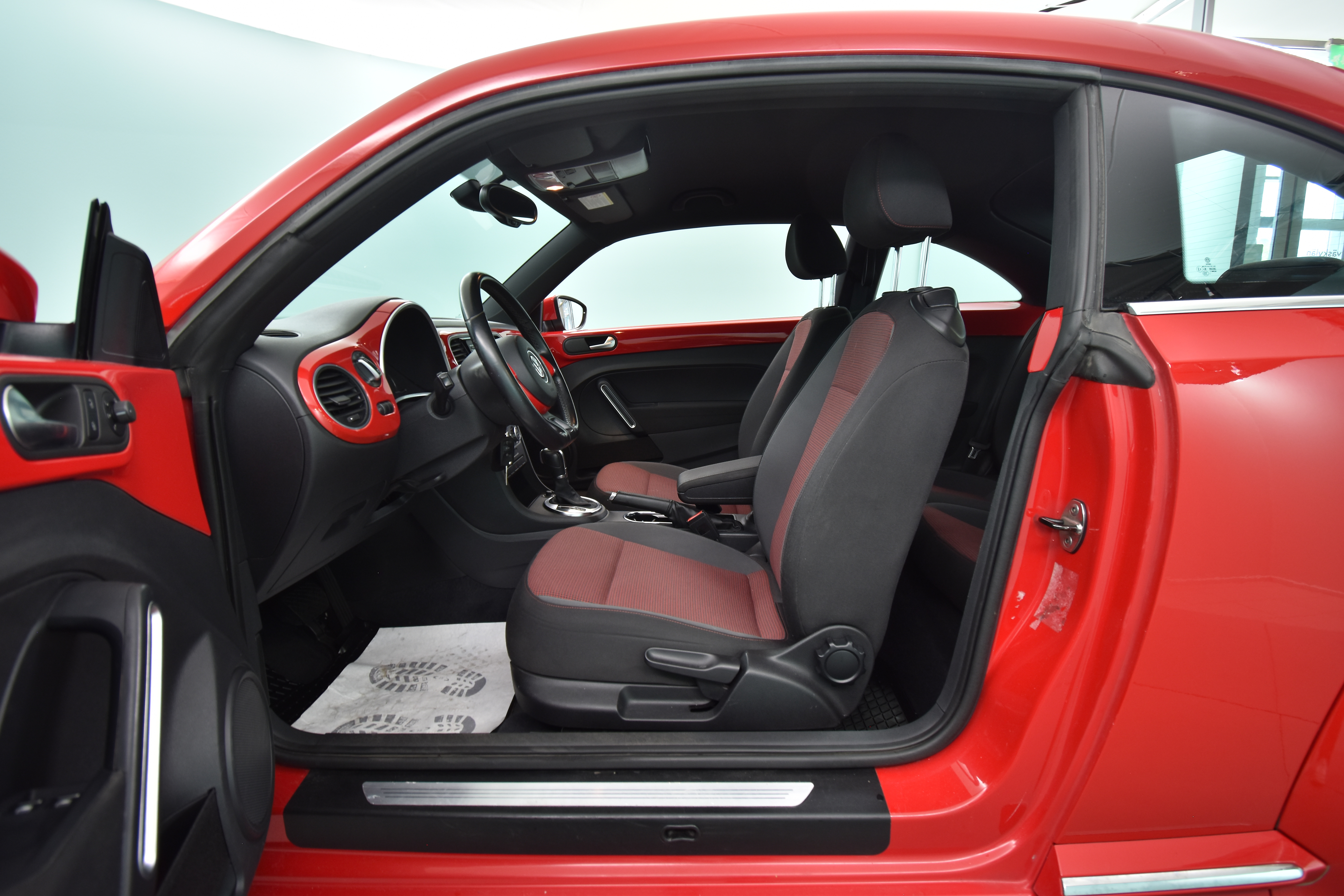 VOLKSWAGEN Beetle 2013