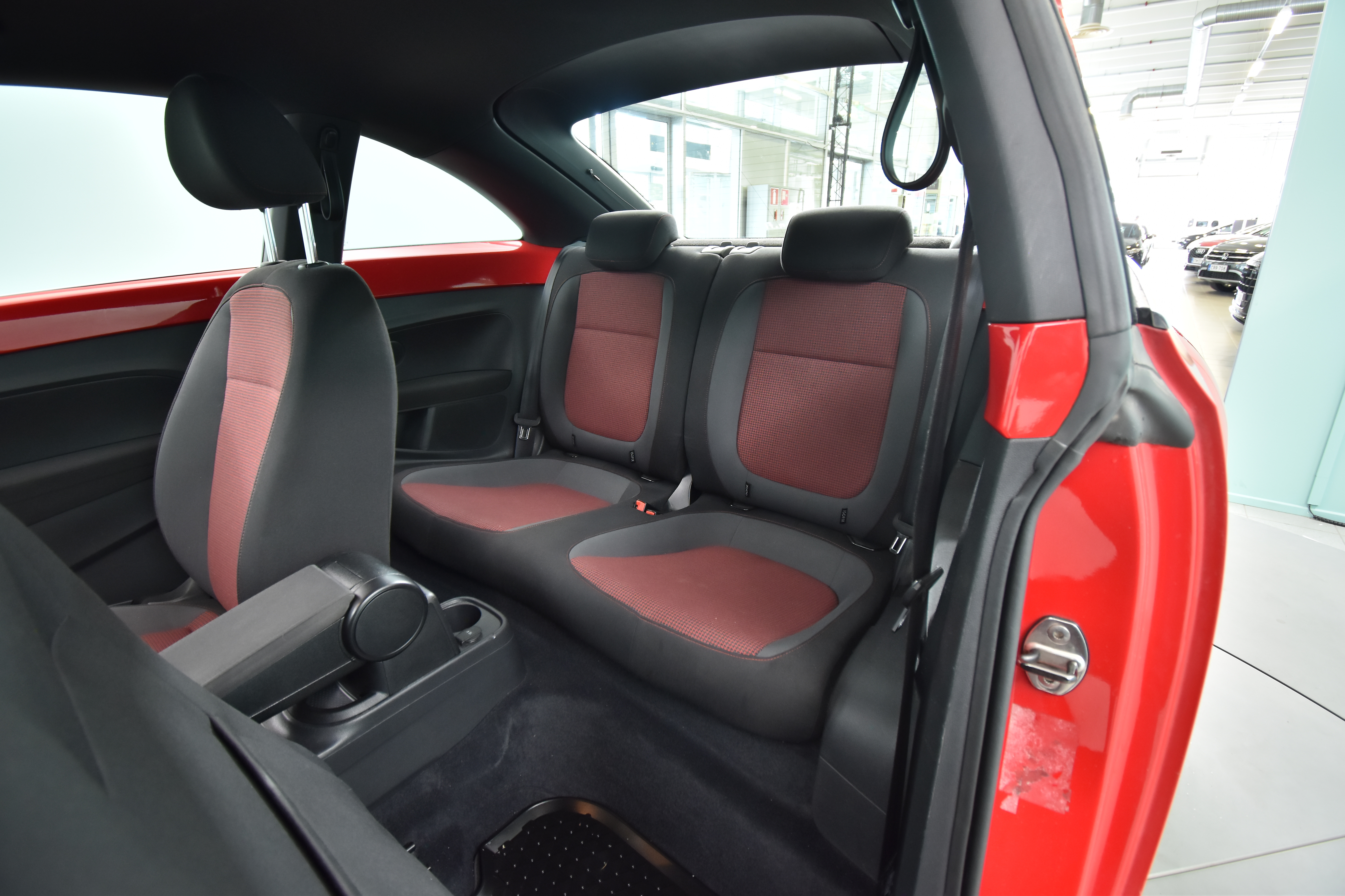 VOLKSWAGEN Beetle 2013