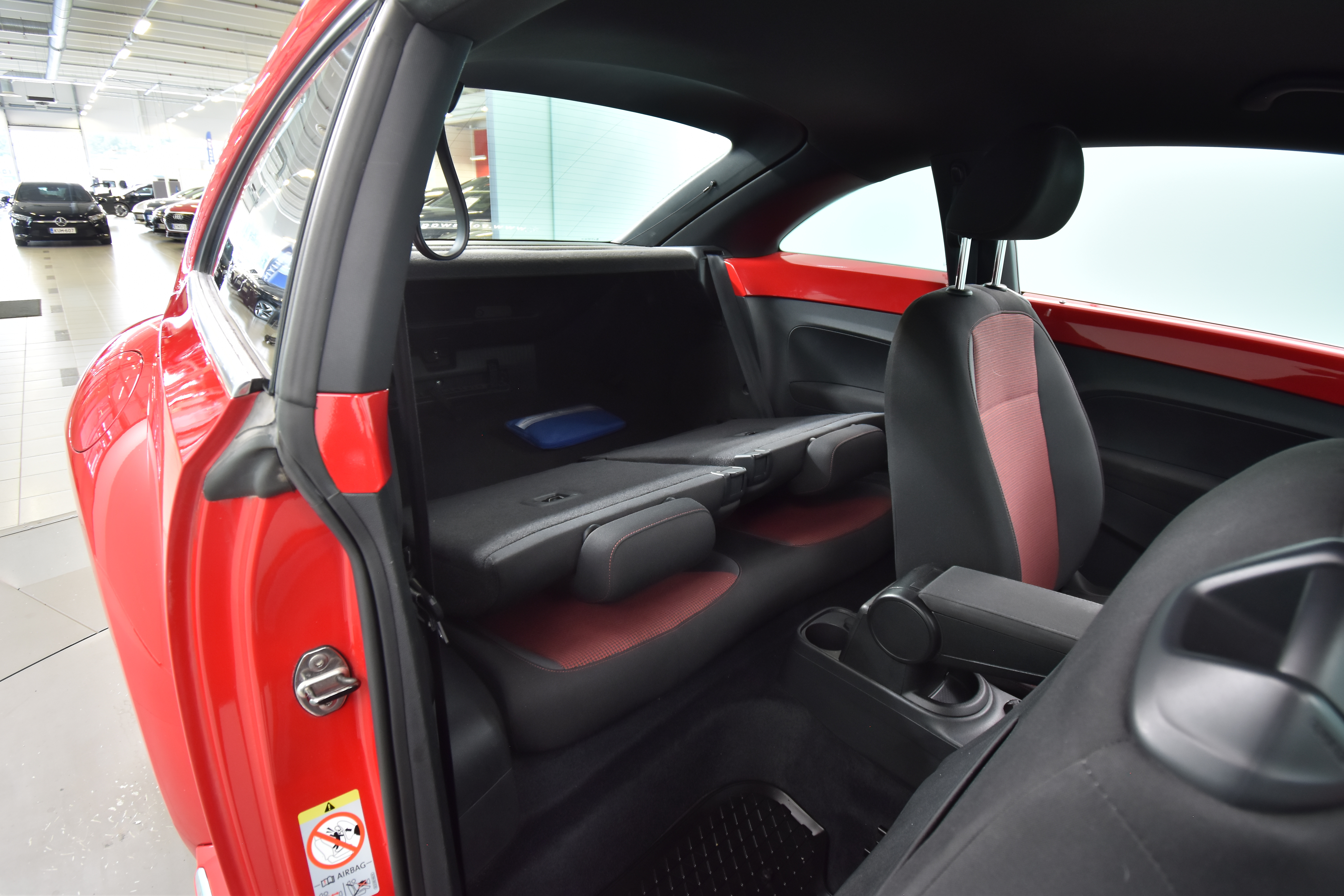 VOLKSWAGEN Beetle 2013
