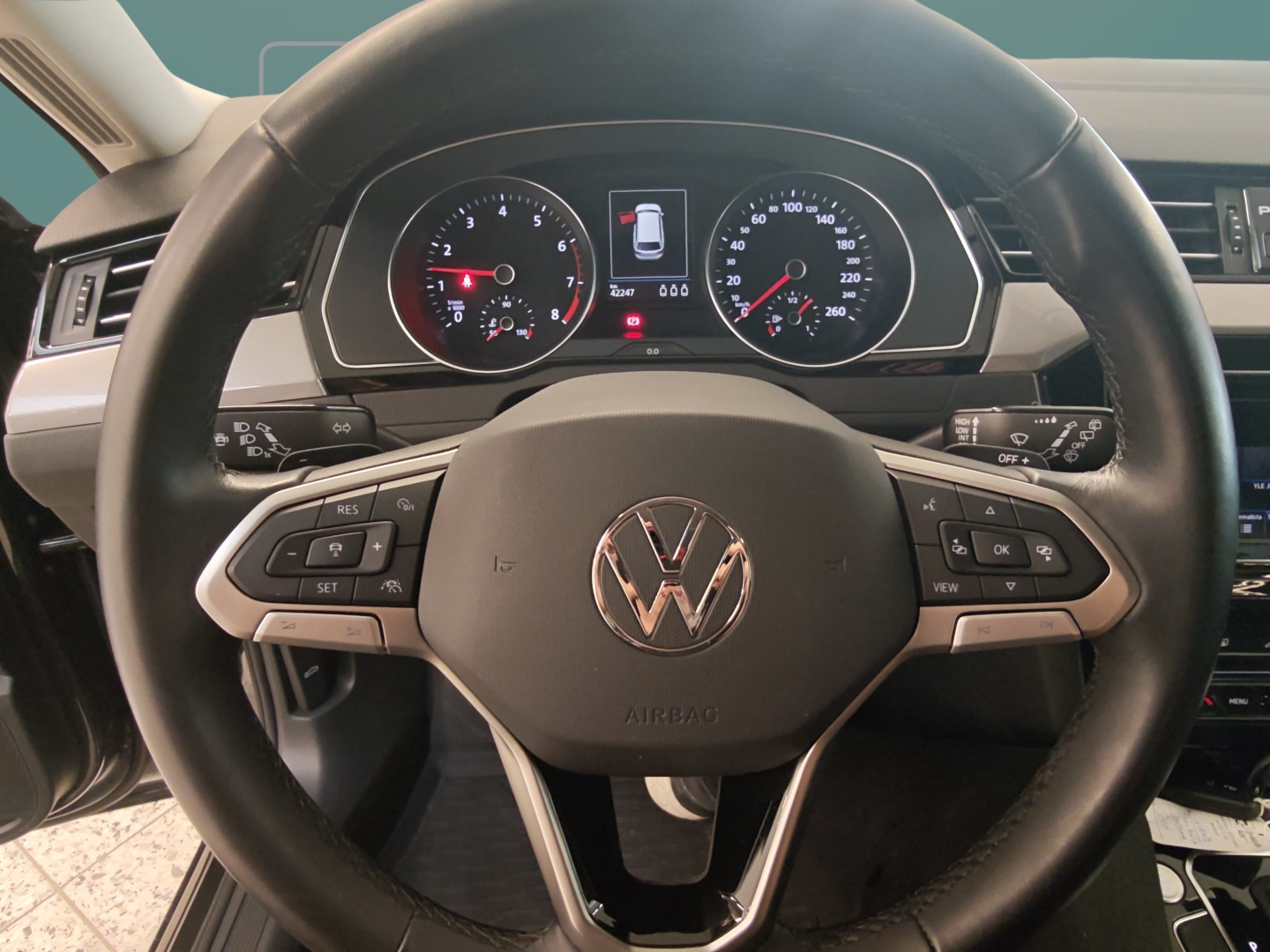 VOLKSWAGEN Passat 2023