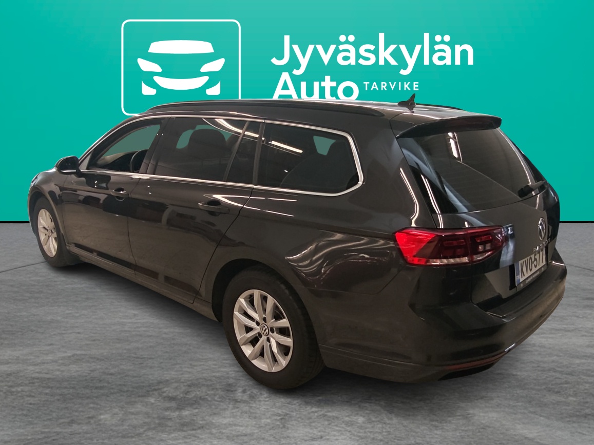 VOLKSWAGEN Passat 2023