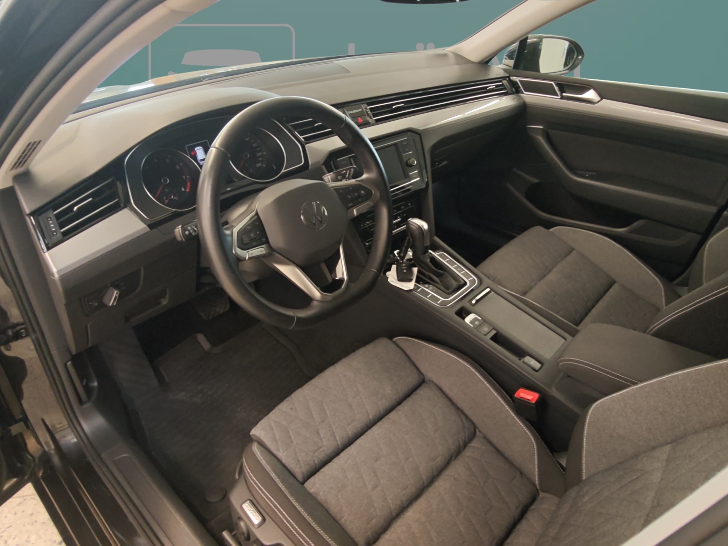 VOLKSWAGEN Passat 2023
