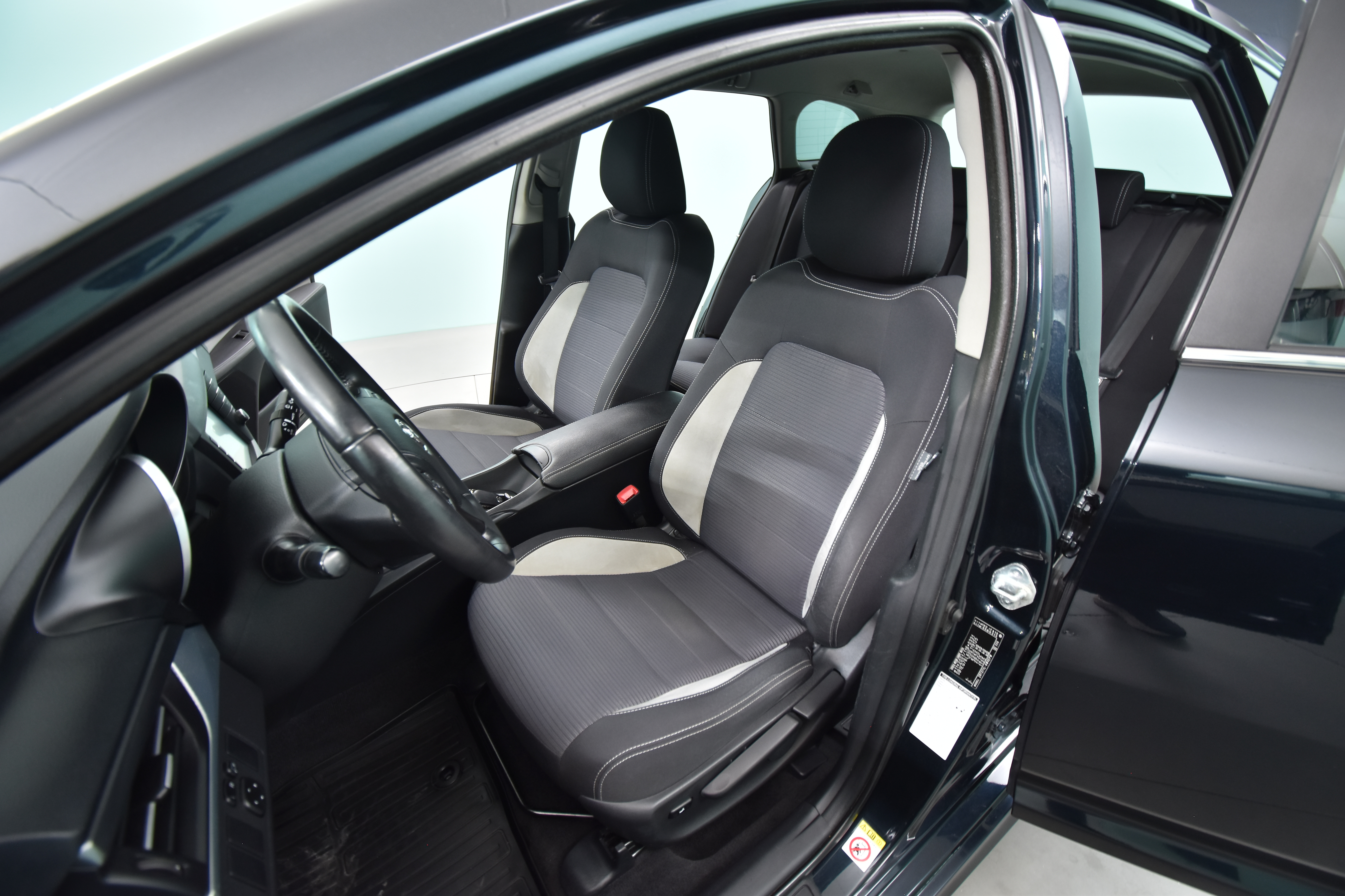 TOYOTA Avensis 2016