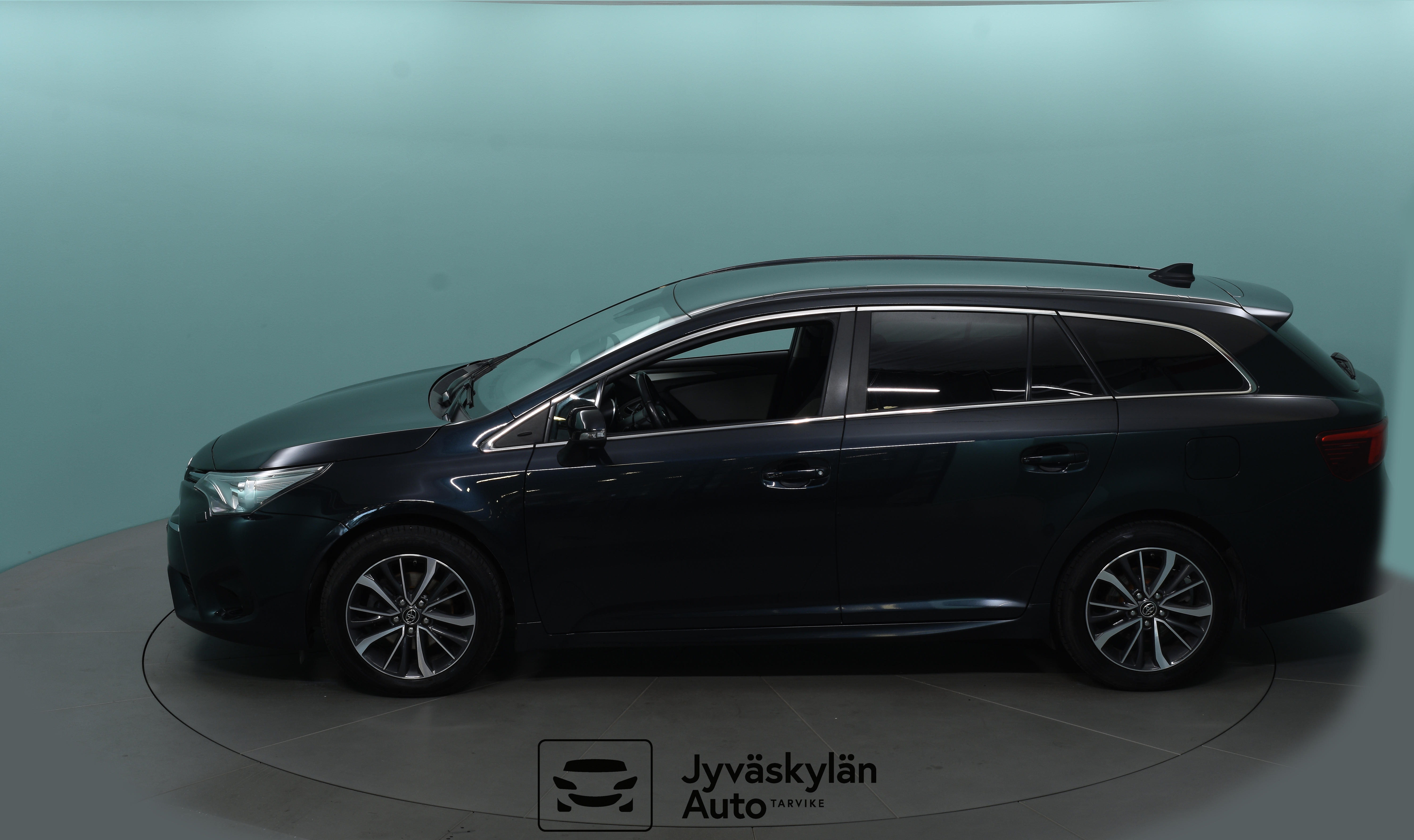 TOYOTA Avensis 2016