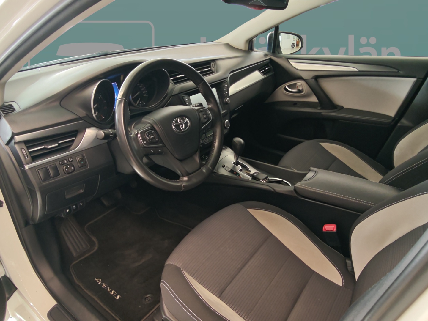 TOYOTA Avensis 2018