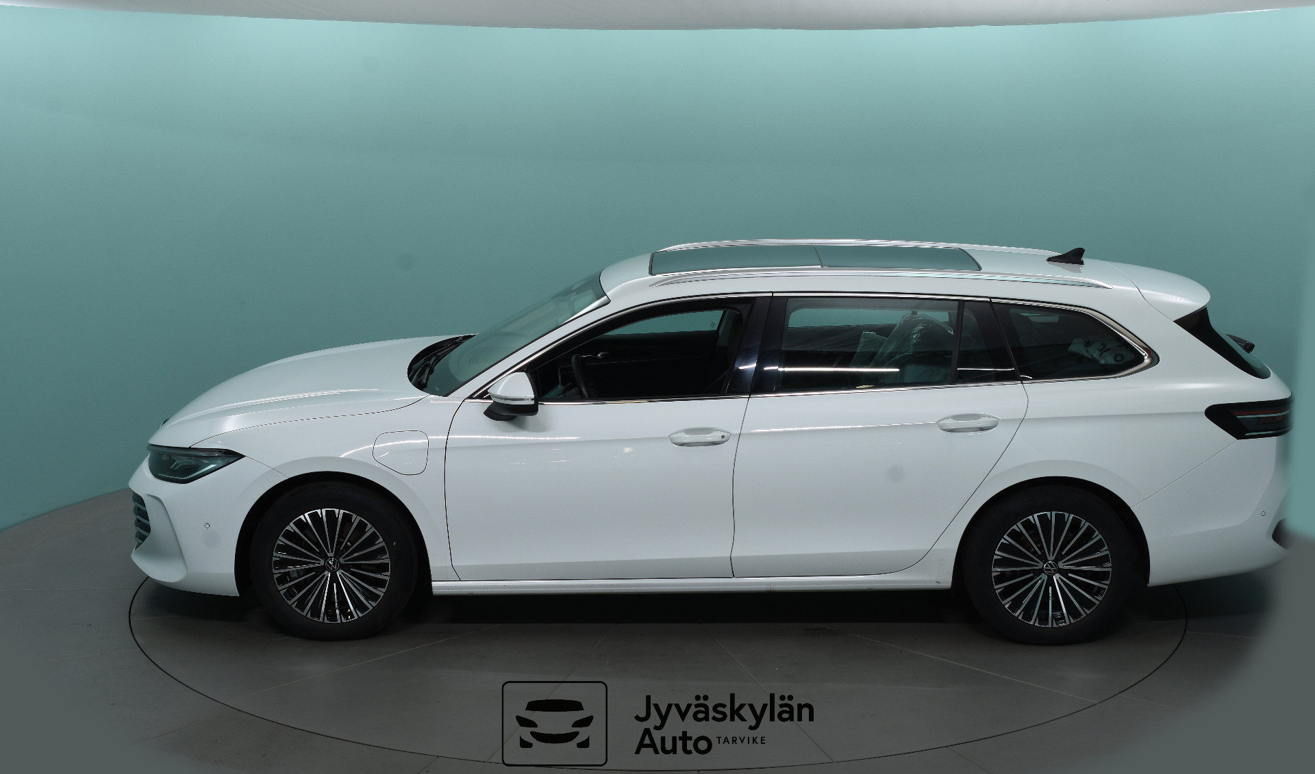 VOLKSWAGEN Passat 2024