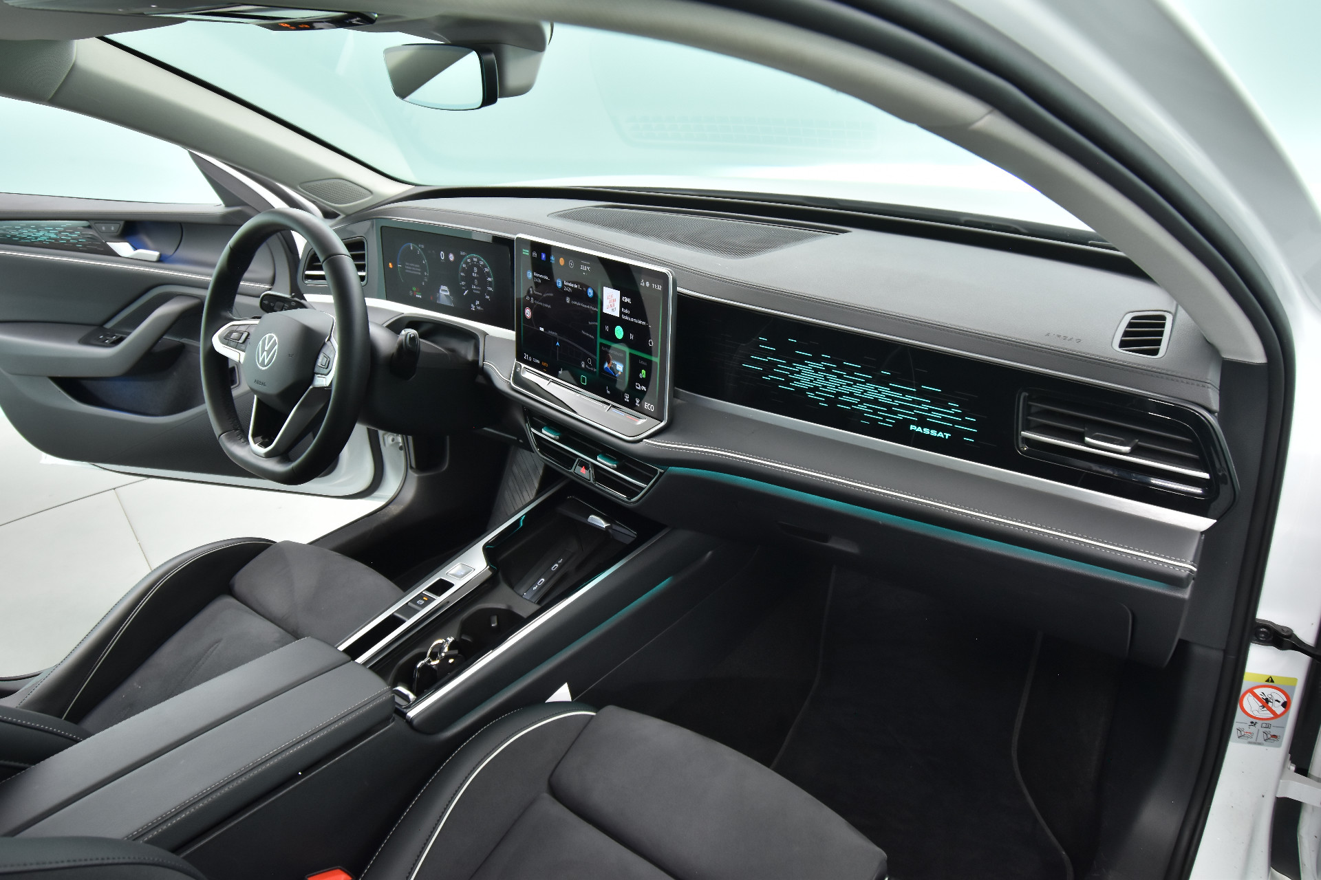 VOLKSWAGEN Passat 2024