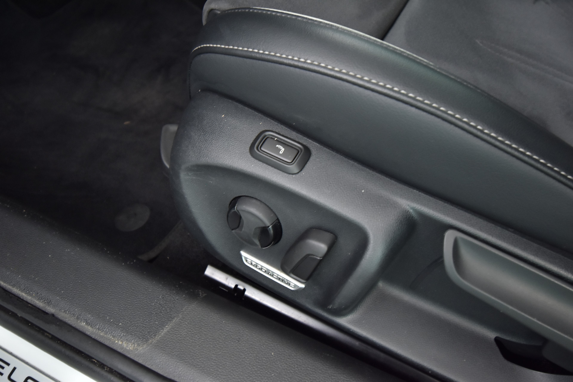 VOLKSWAGEN Passat 2024