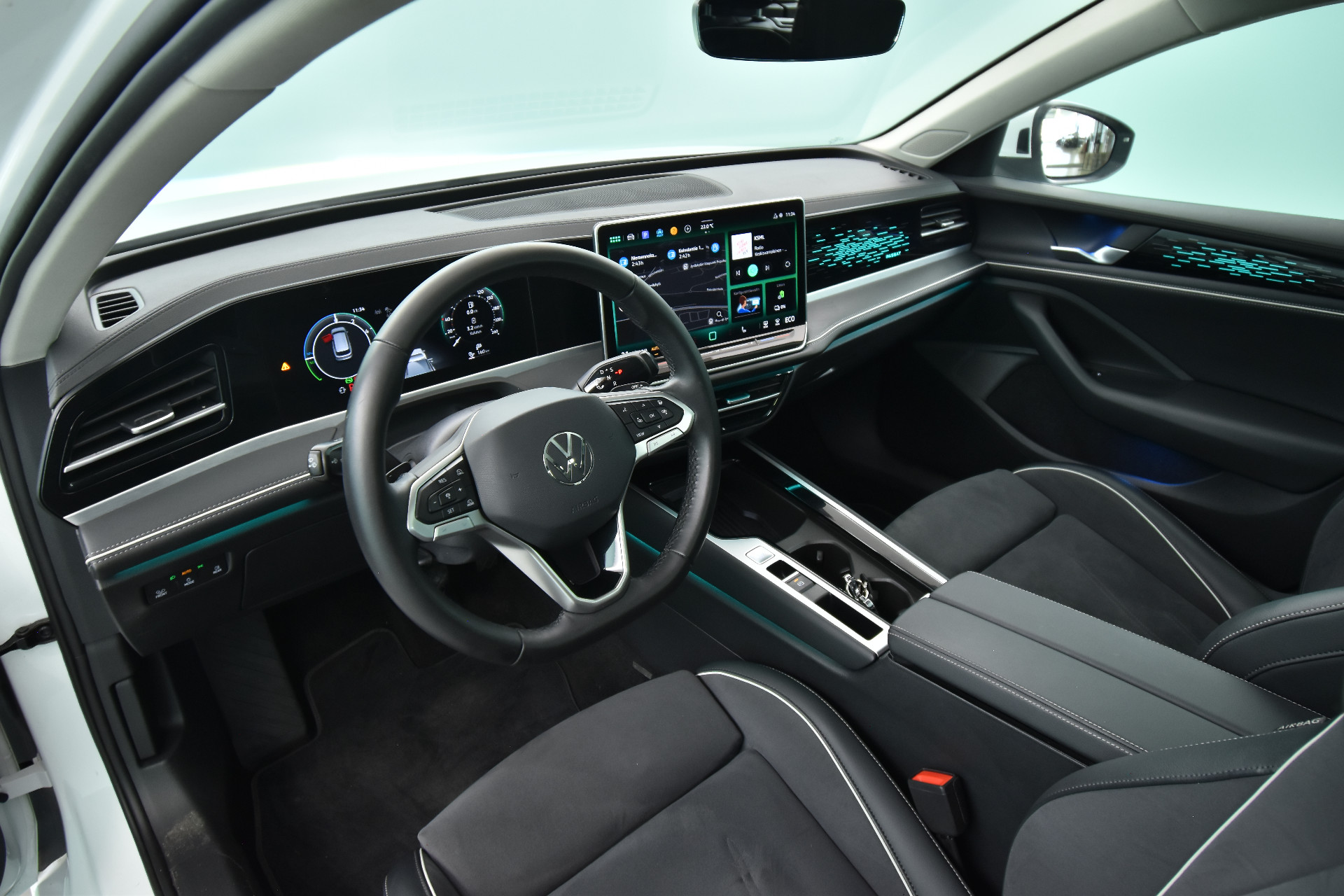 VOLKSWAGEN Passat 2024