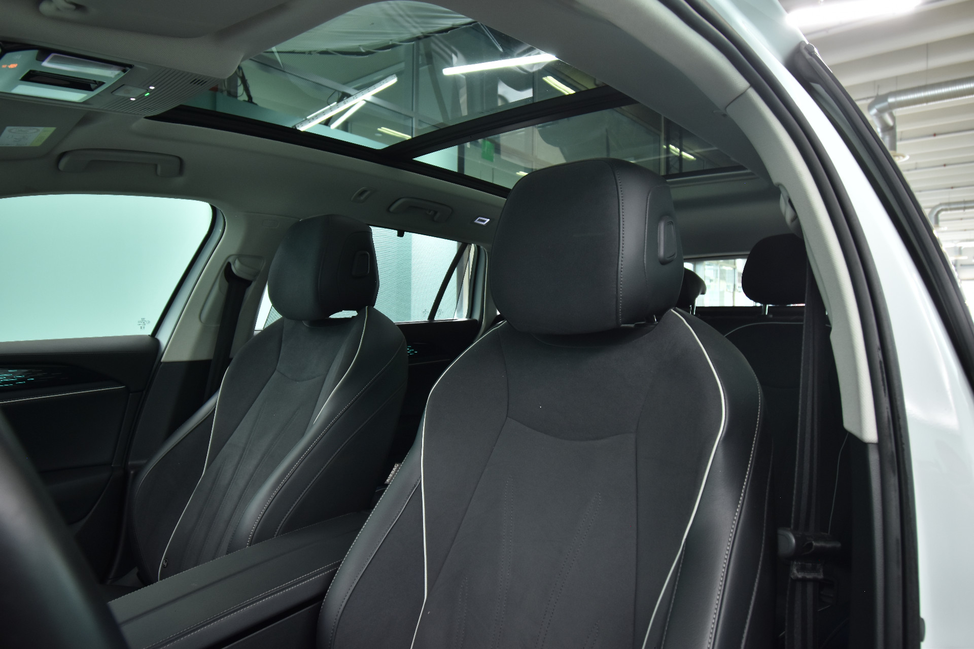 VOLKSWAGEN Passat 2024