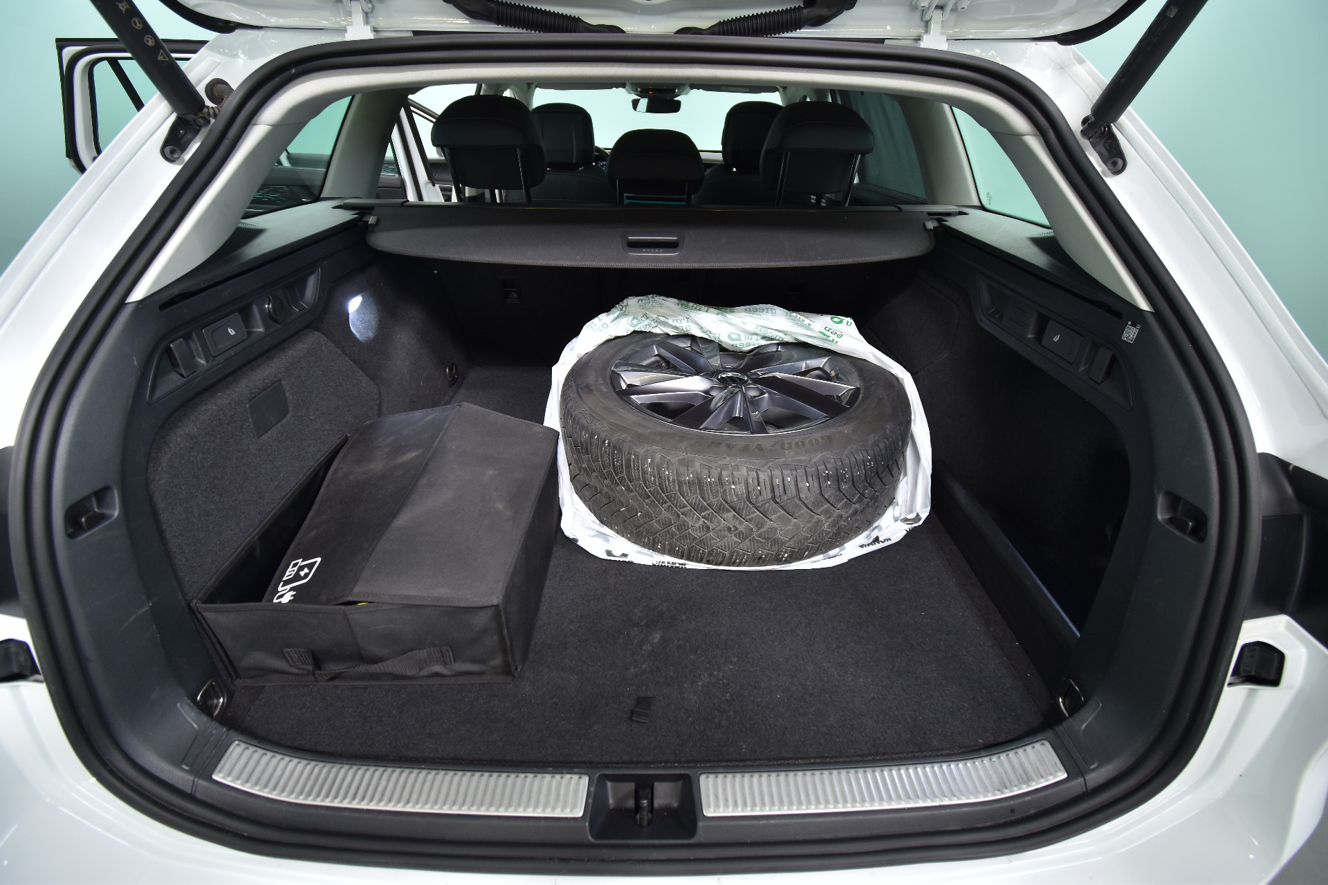 VOLKSWAGEN Passat 2024
