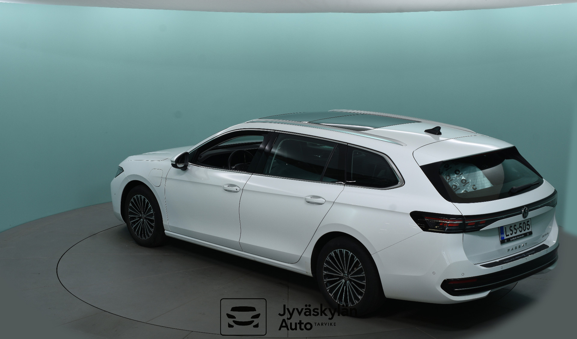 VOLKSWAGEN Passat 2024