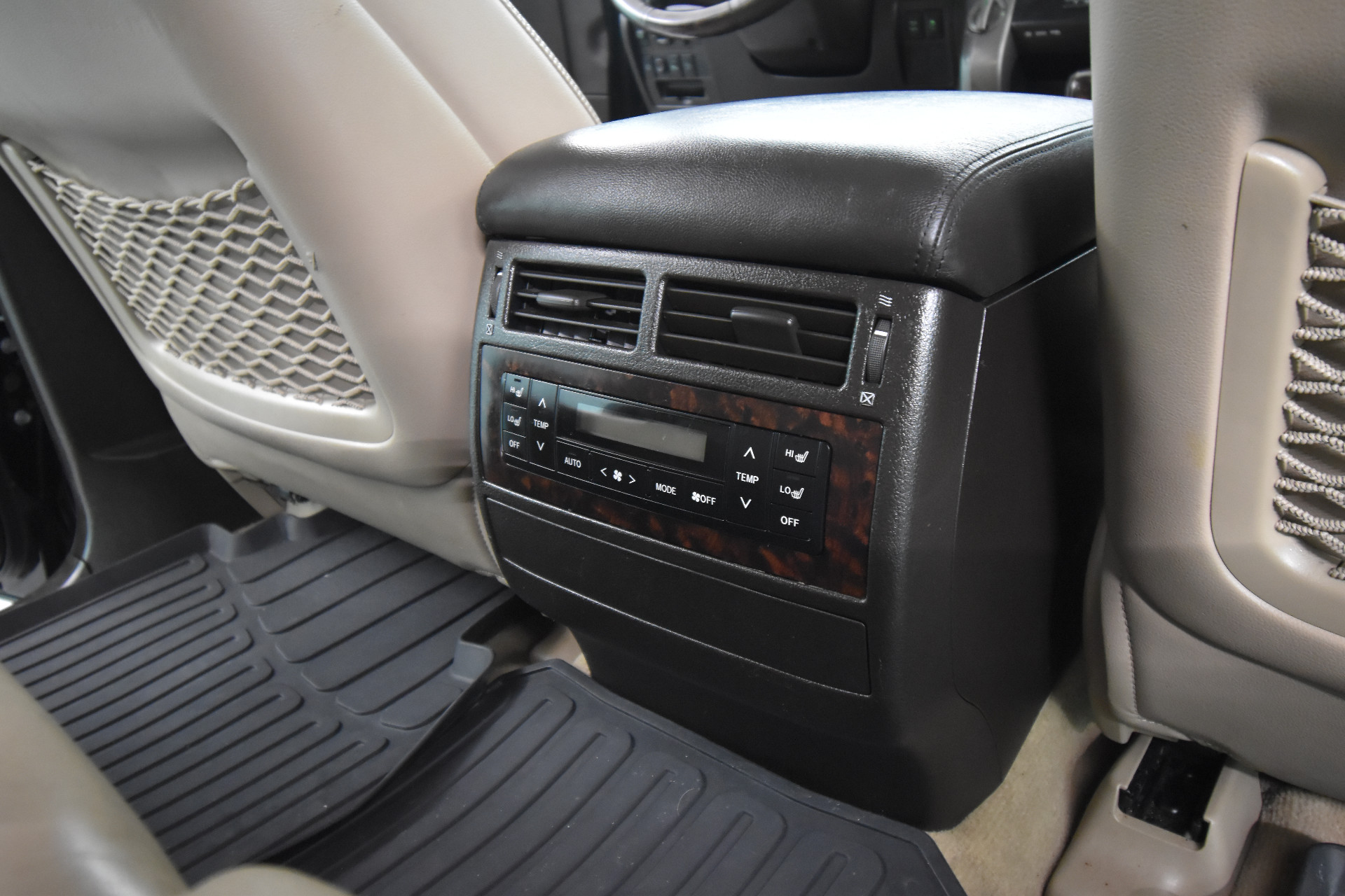 TOYOTA Land Cruiser V8 2008