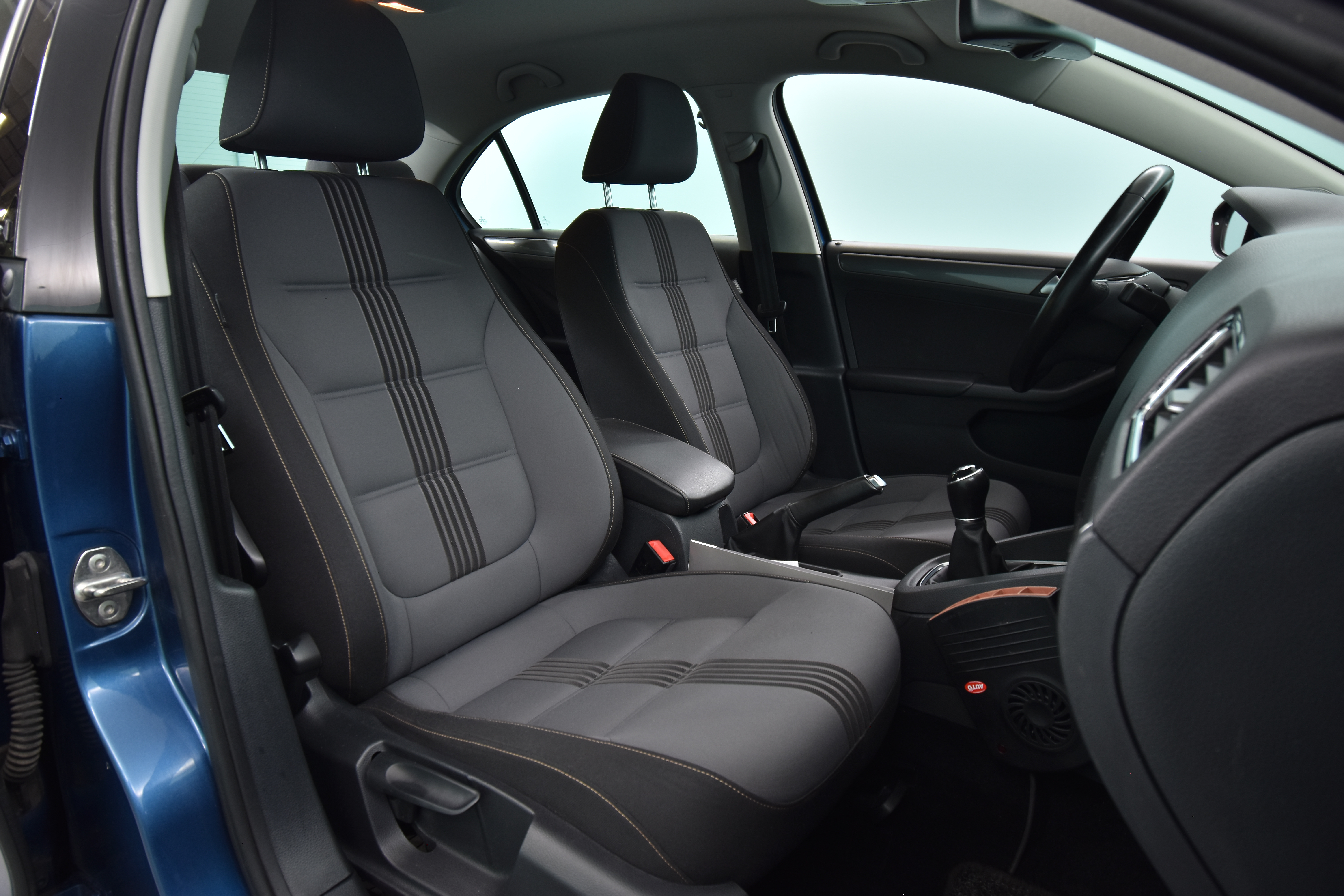 VOLKSWAGEN Jetta 2016