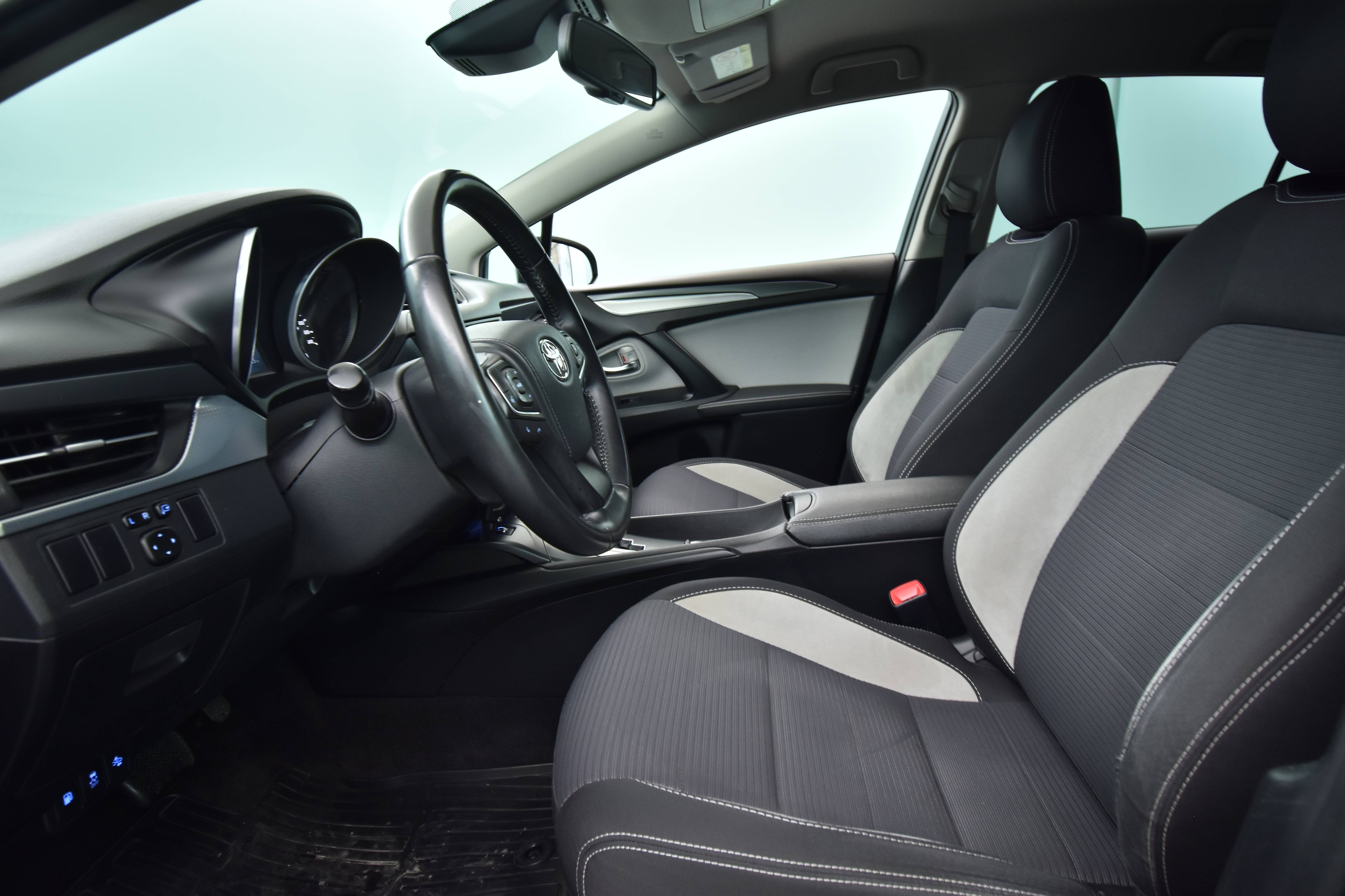 TOYOTA Avensis 2018