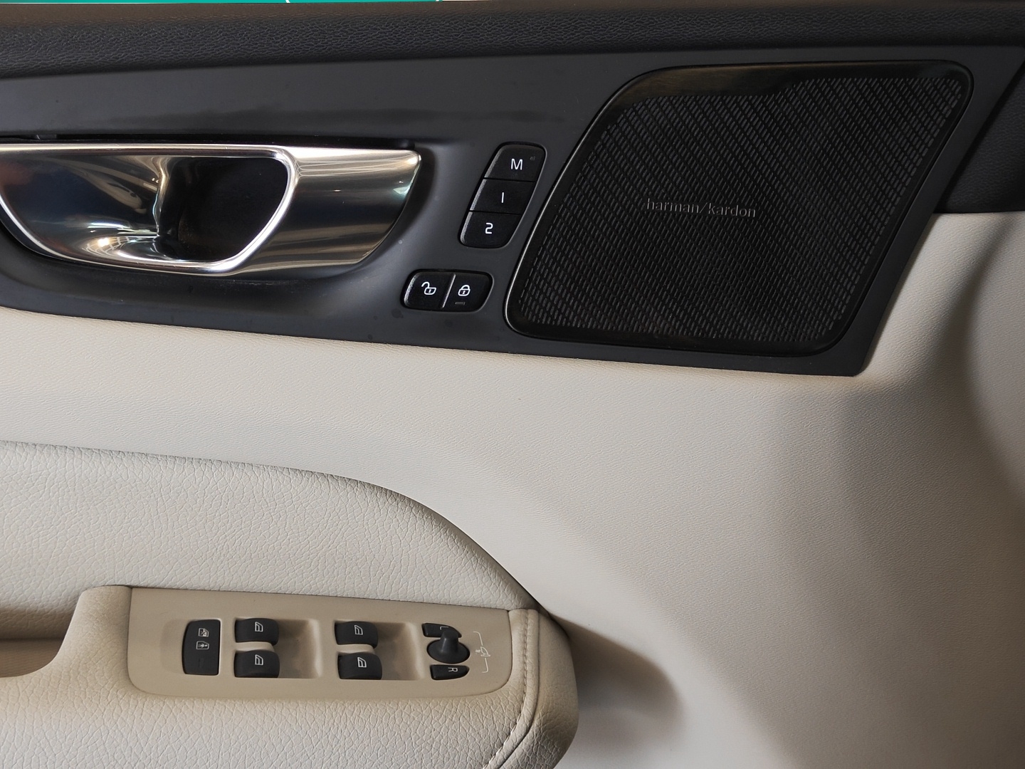 VOLVO XC60 2021