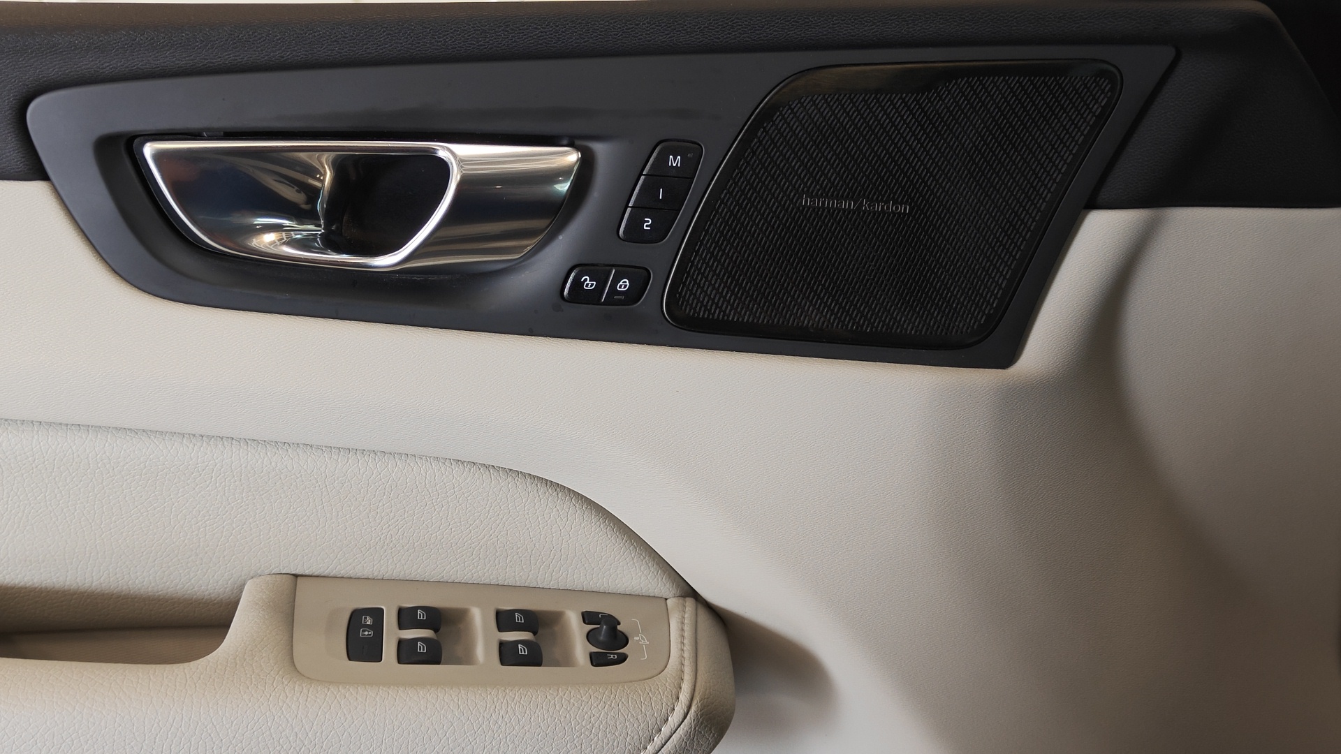VOLVO XC60 2021