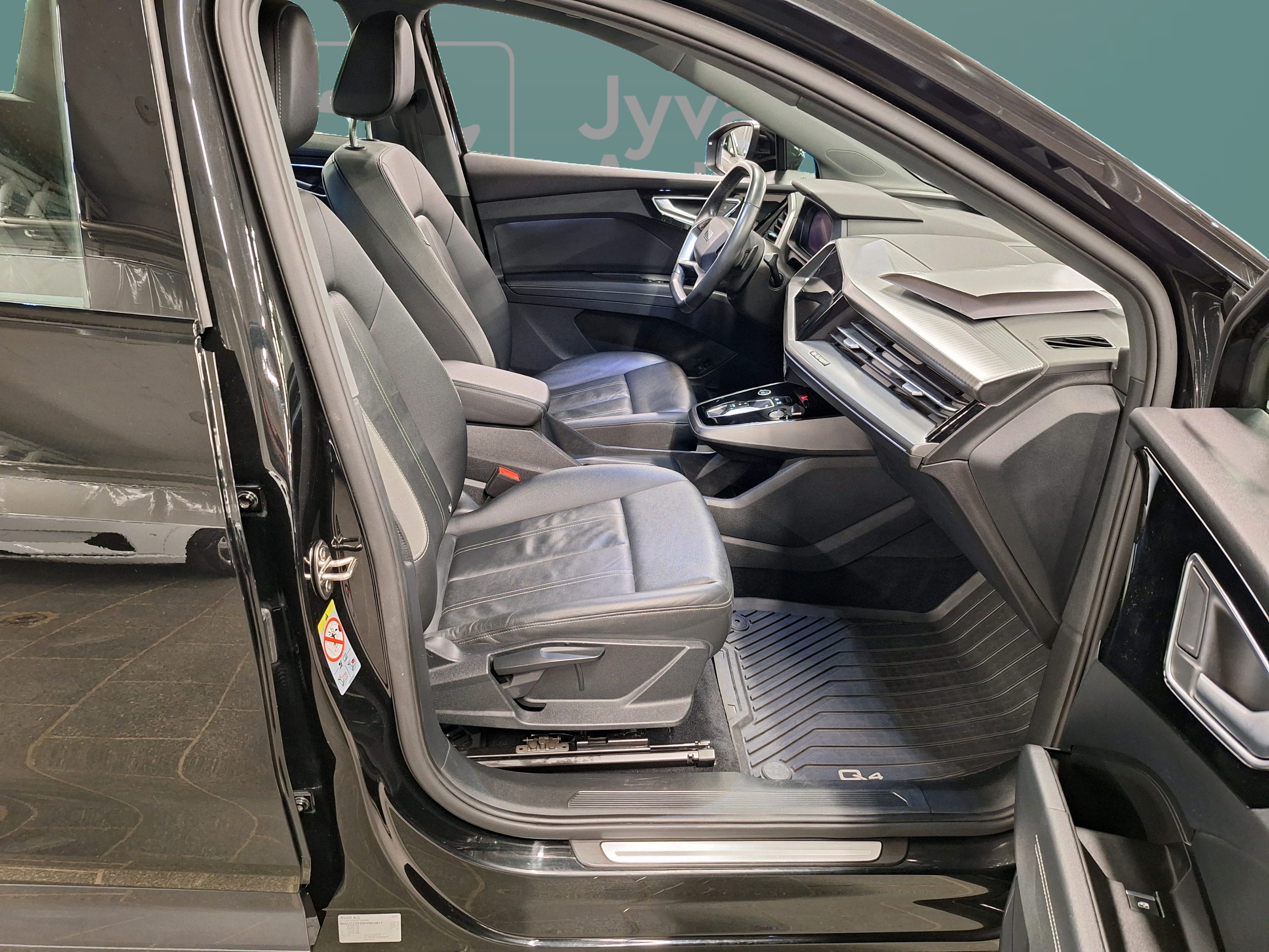 AUDI Q4 e-tron 2022