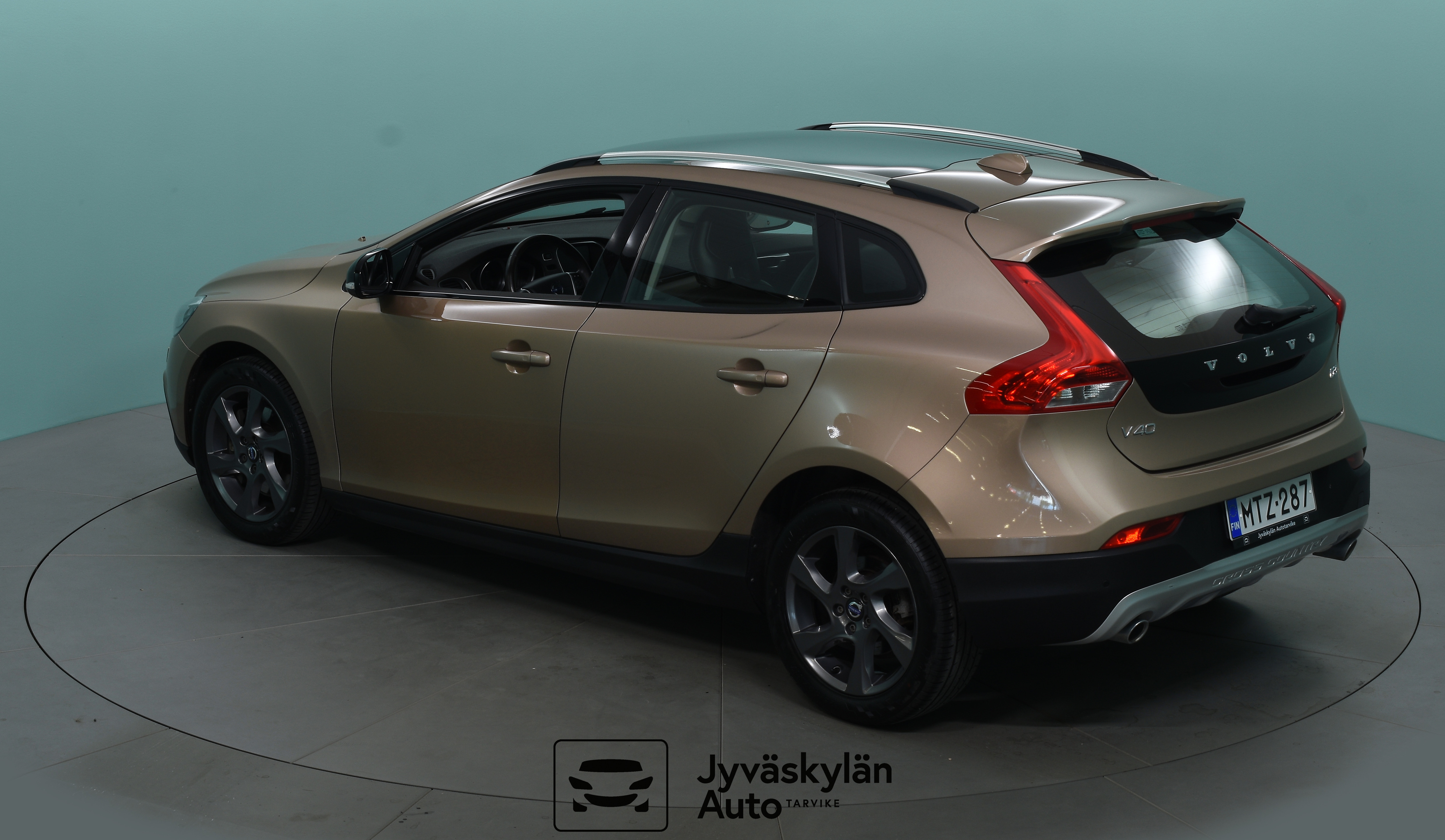 VOLVO V40 Cross Country 2015