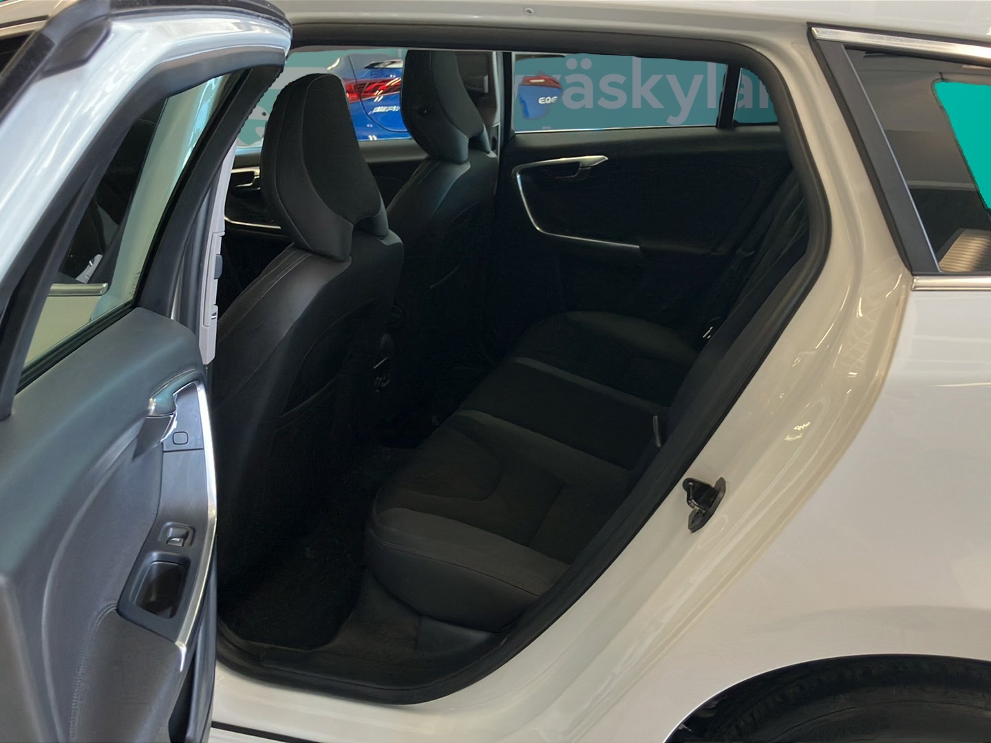 VOLVO V60 2012