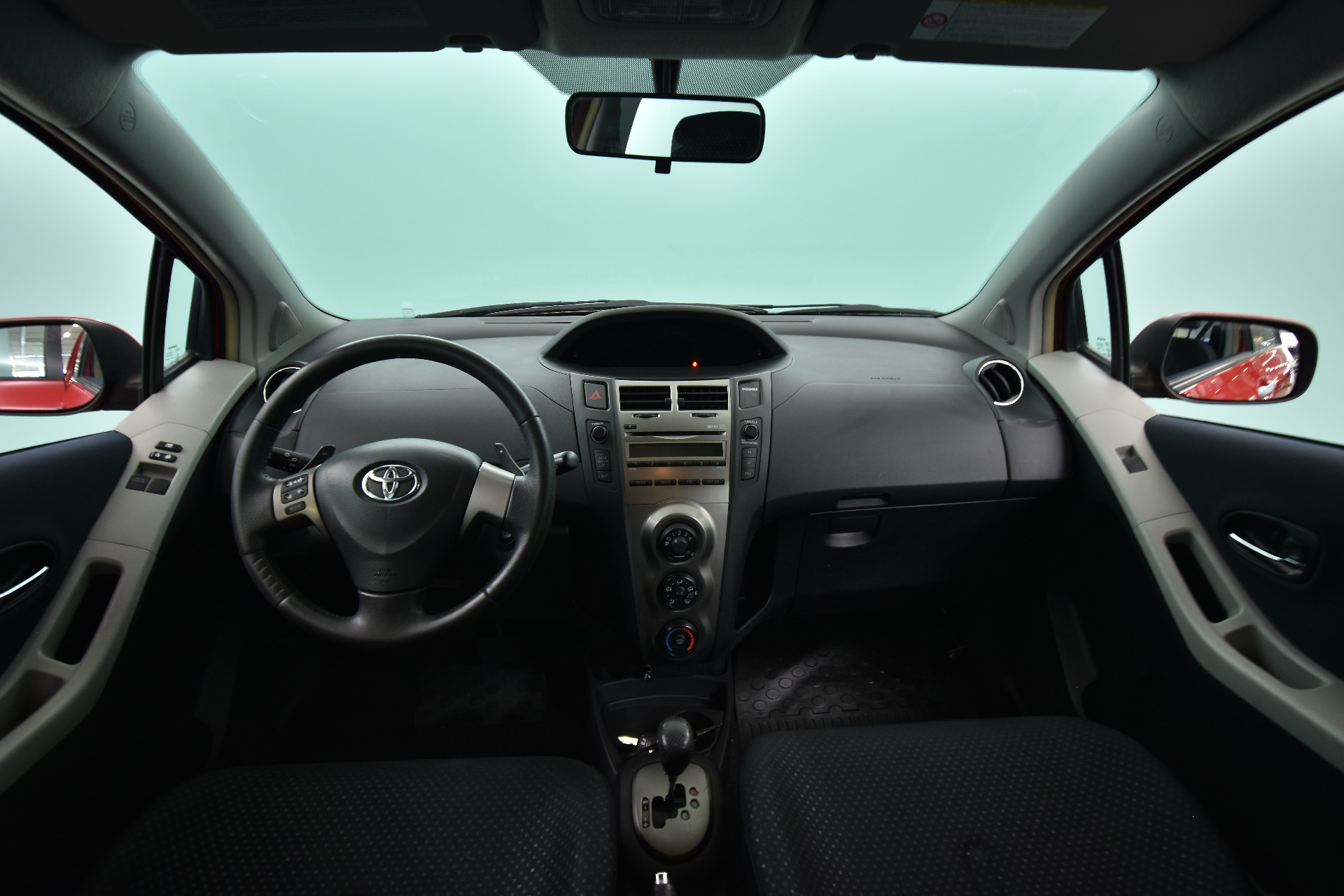 TOYOTA Yaris 2010
