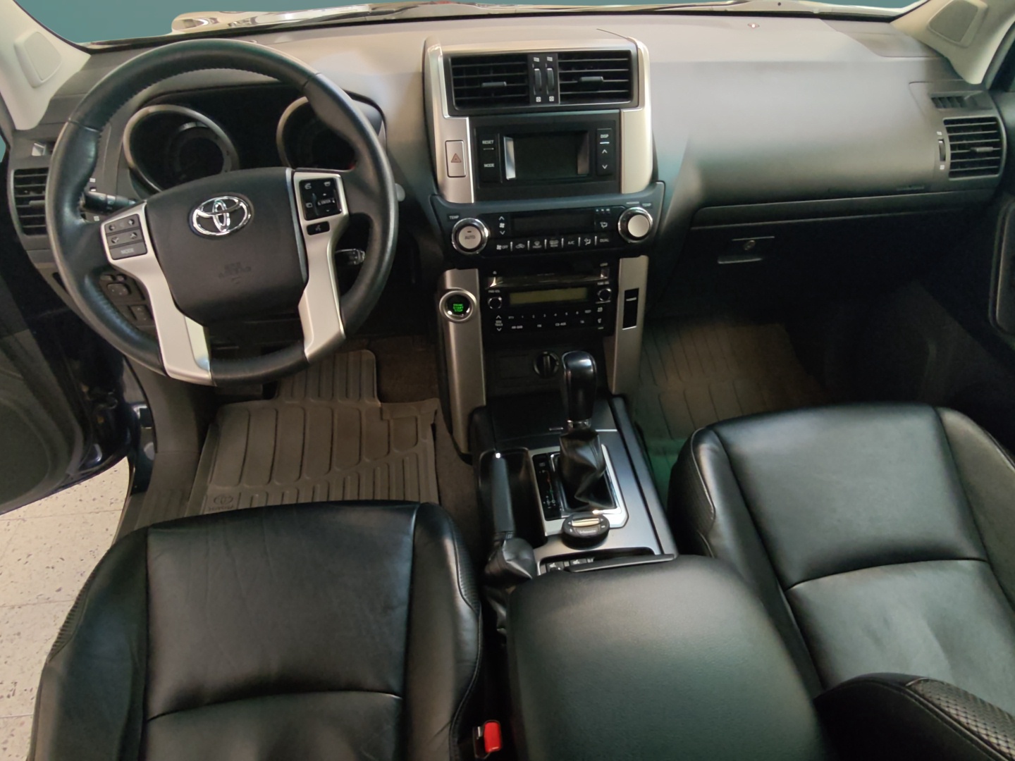 TOYOTA Land Cruiser 2010