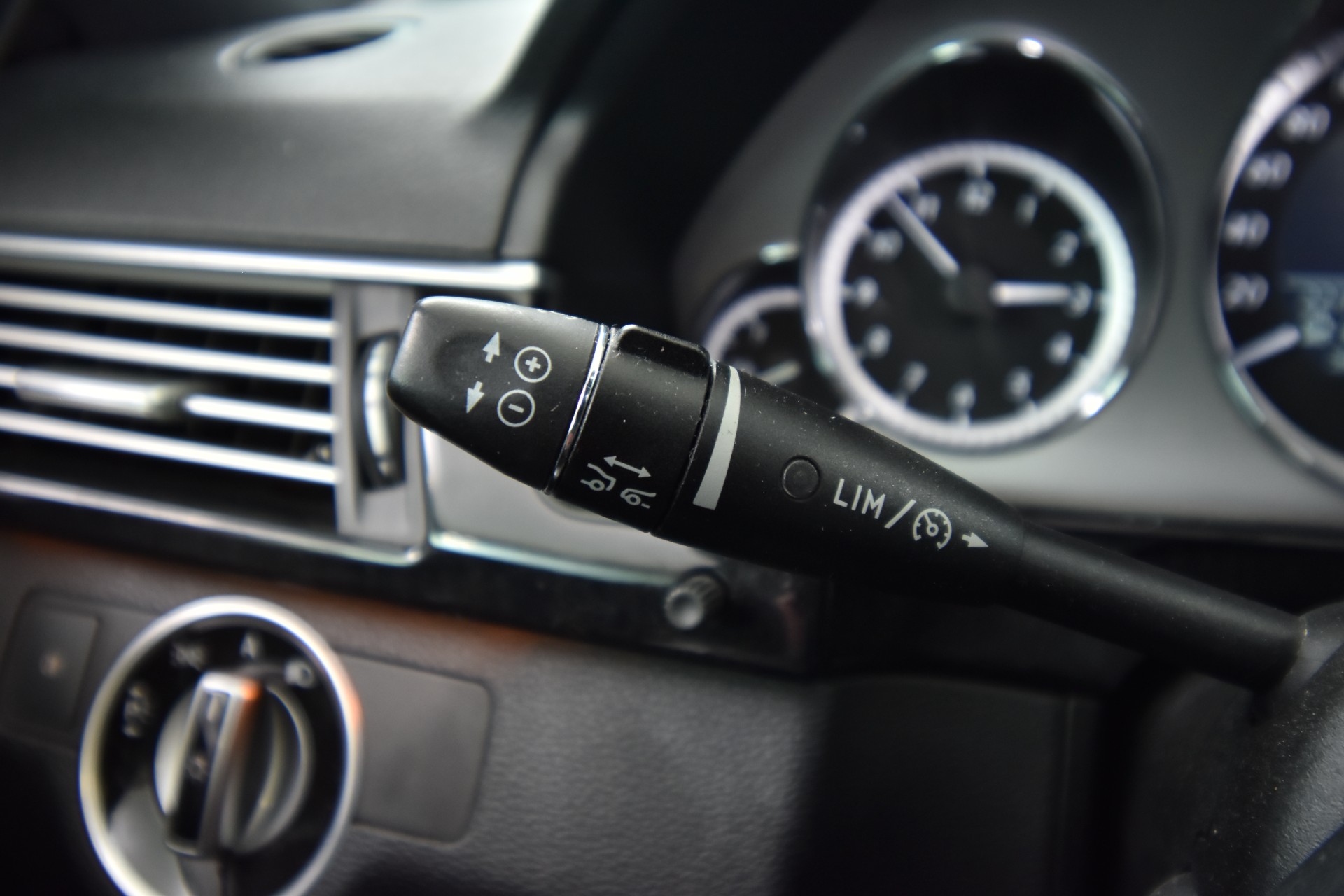 MERCEDES-BENZ E 2011