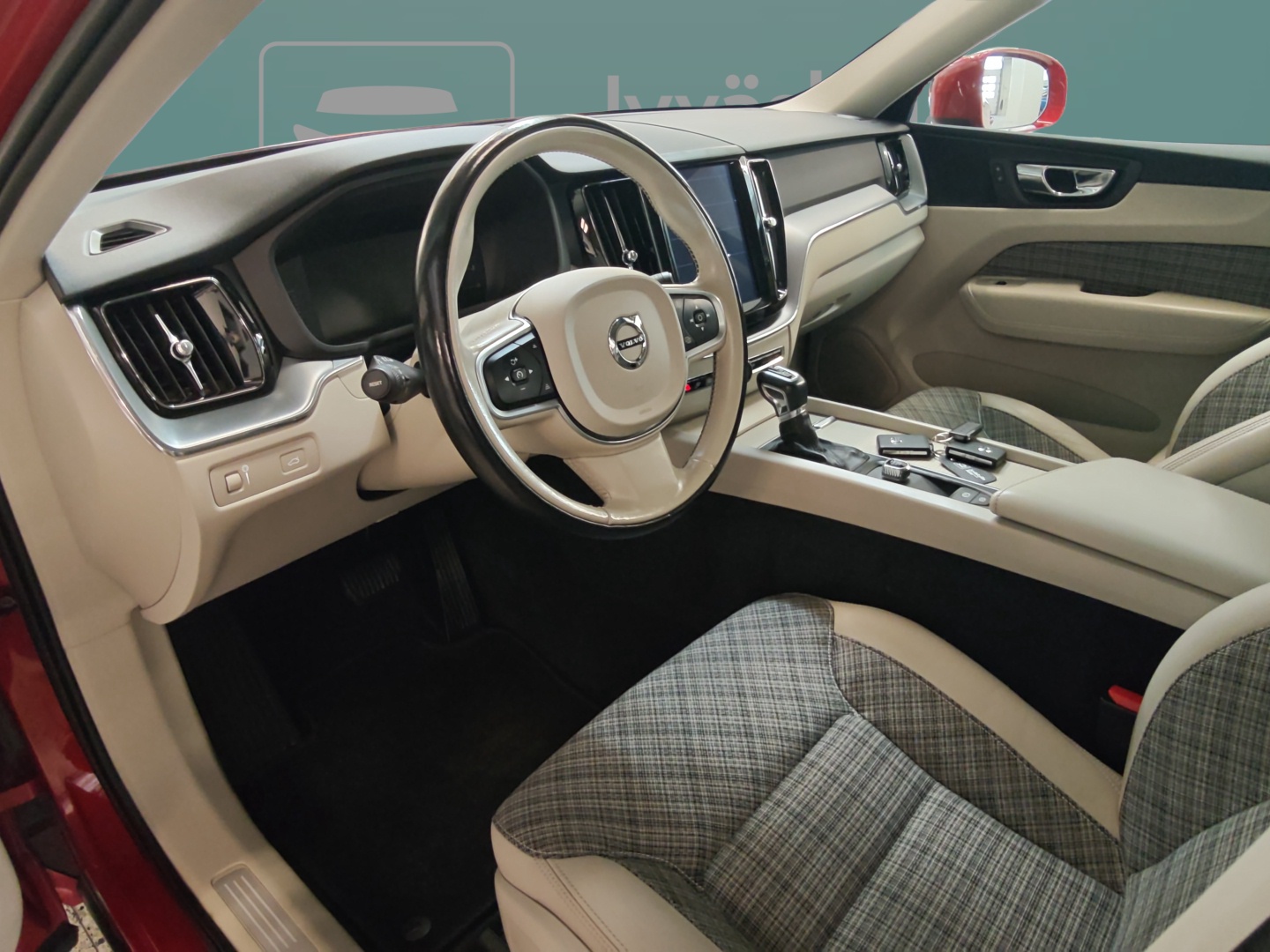 VOLVO XC60 2018