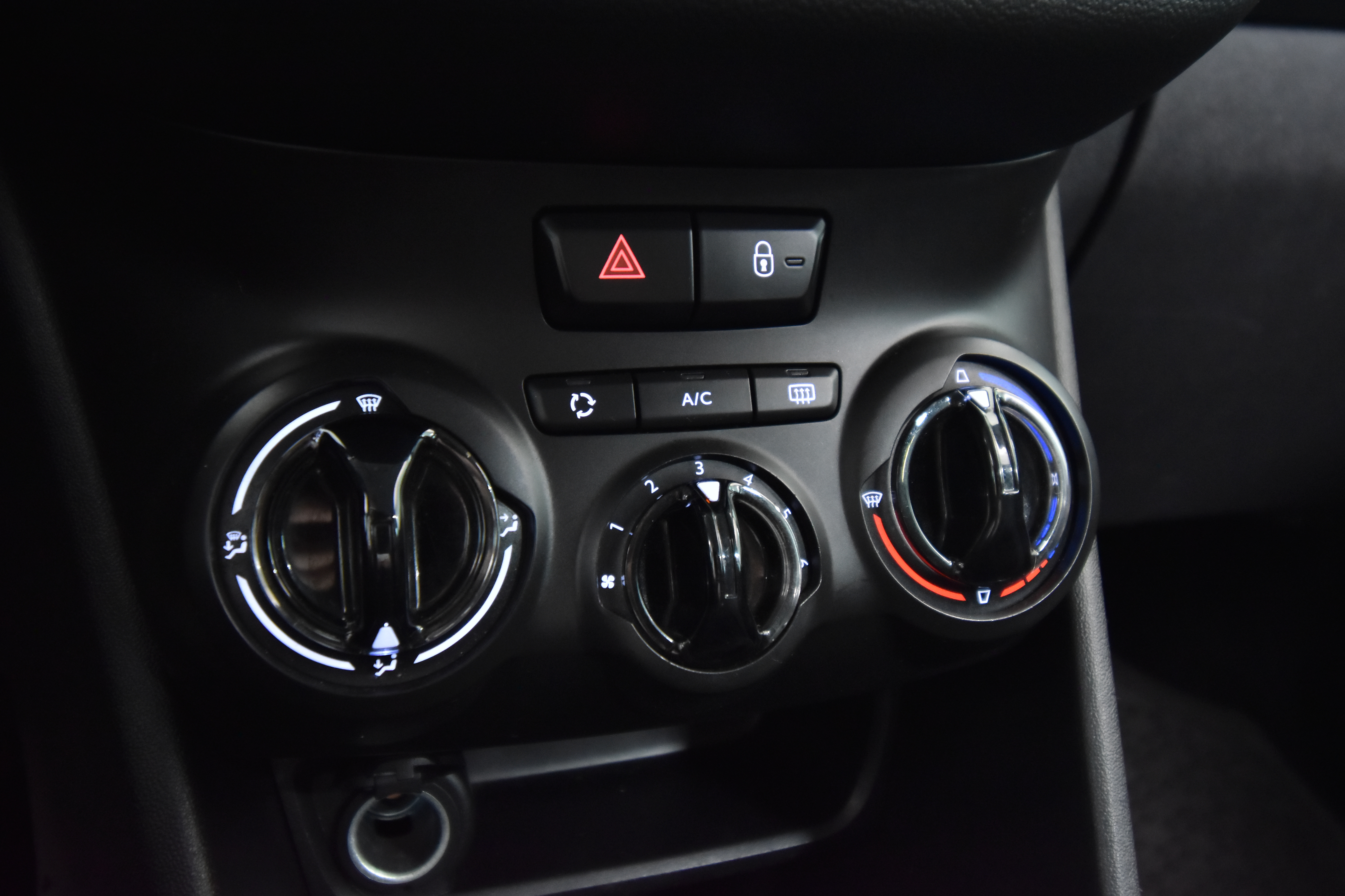 PEUGEOT 208 2014