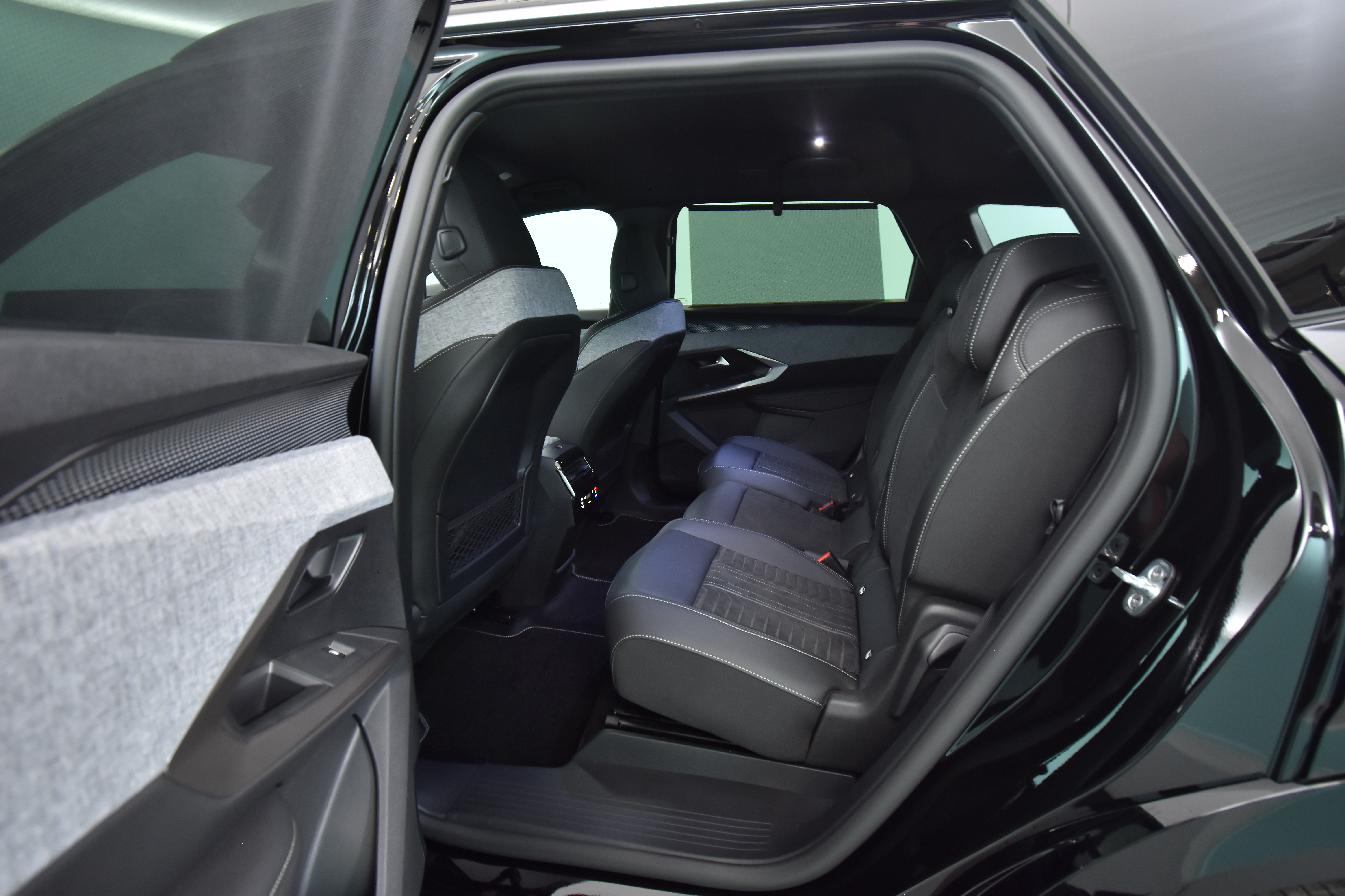 Peugeot E-5008 2026