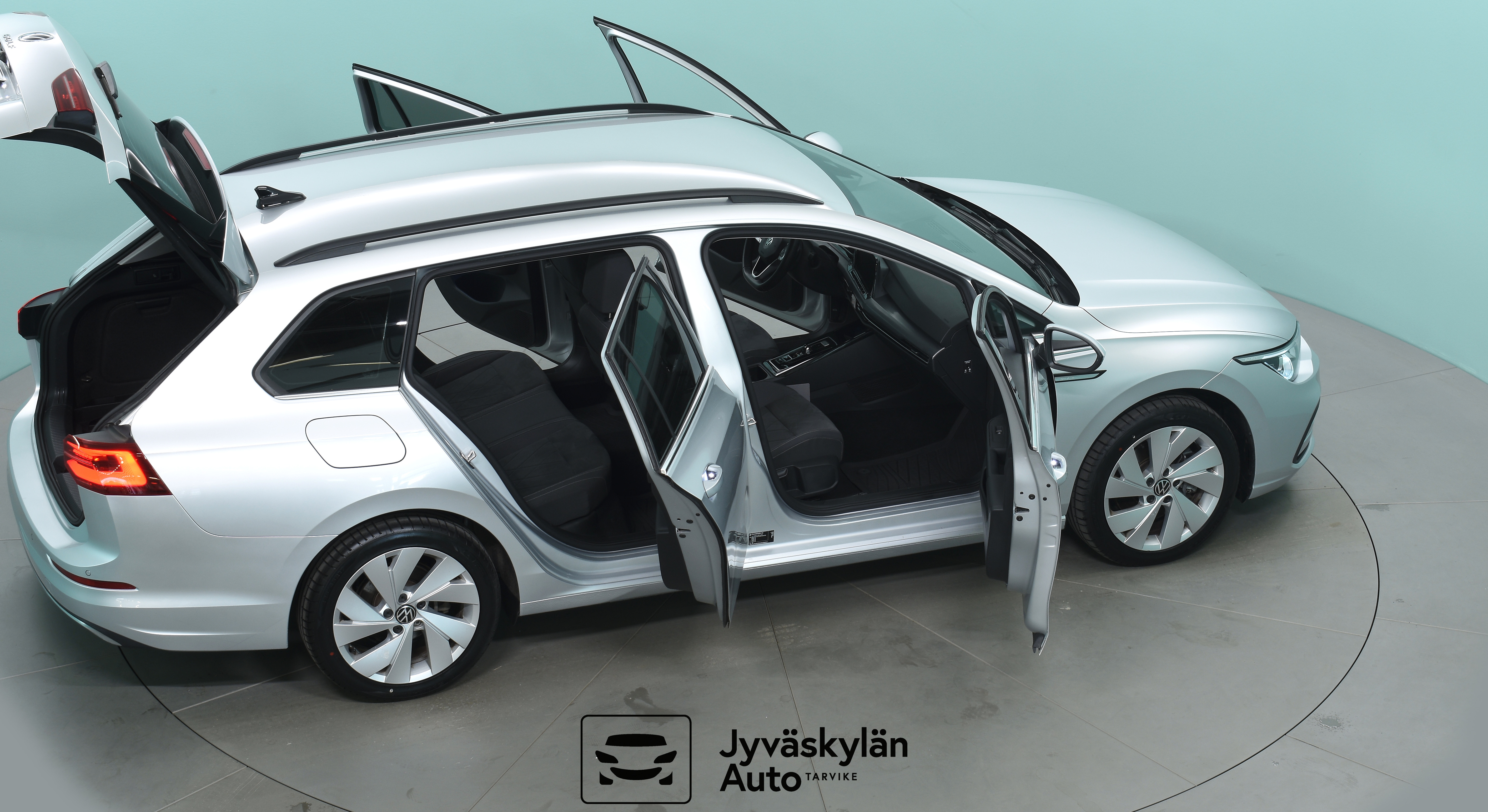 VOLKSWAGEN Golf 2023