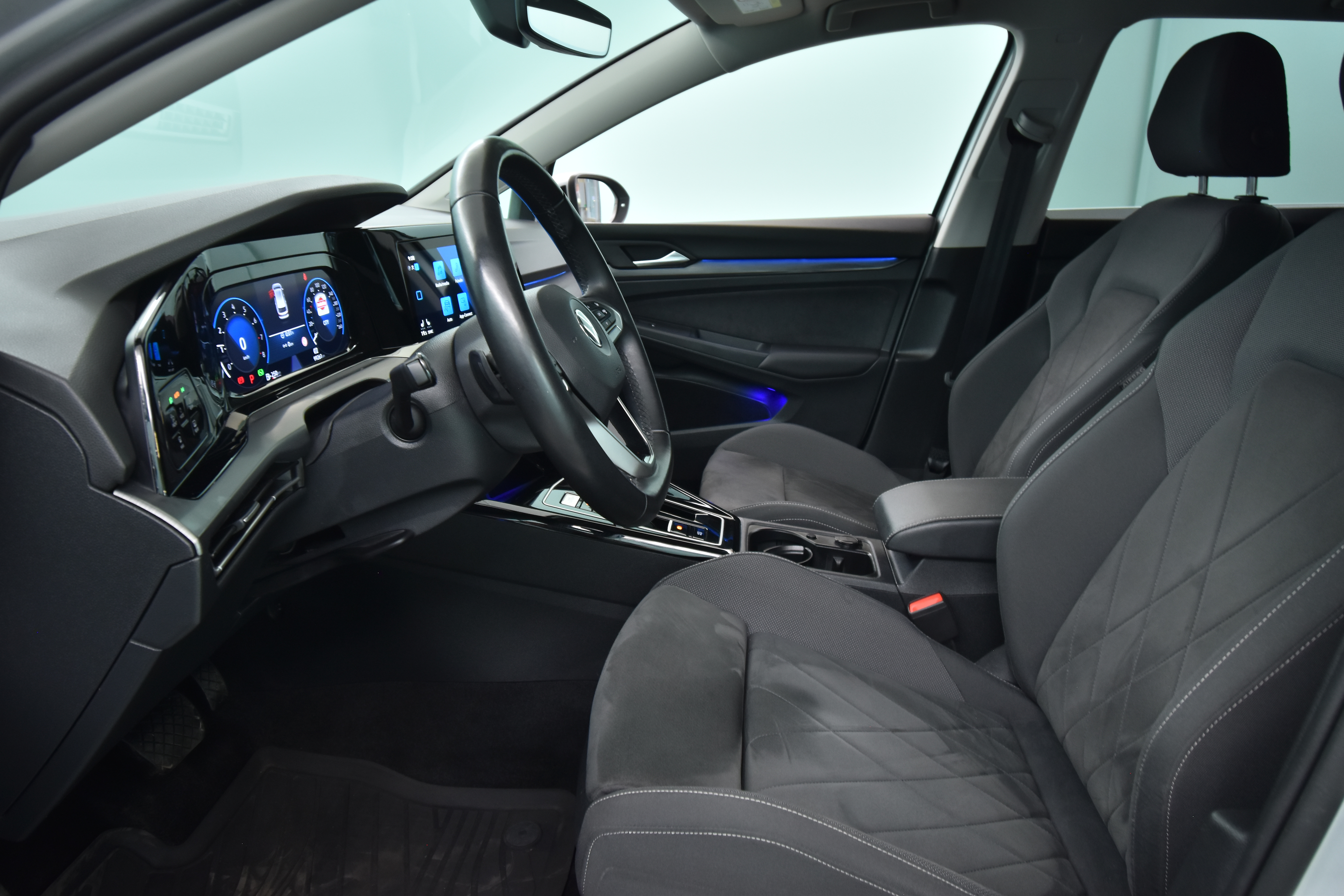 VOLKSWAGEN Golf 2023