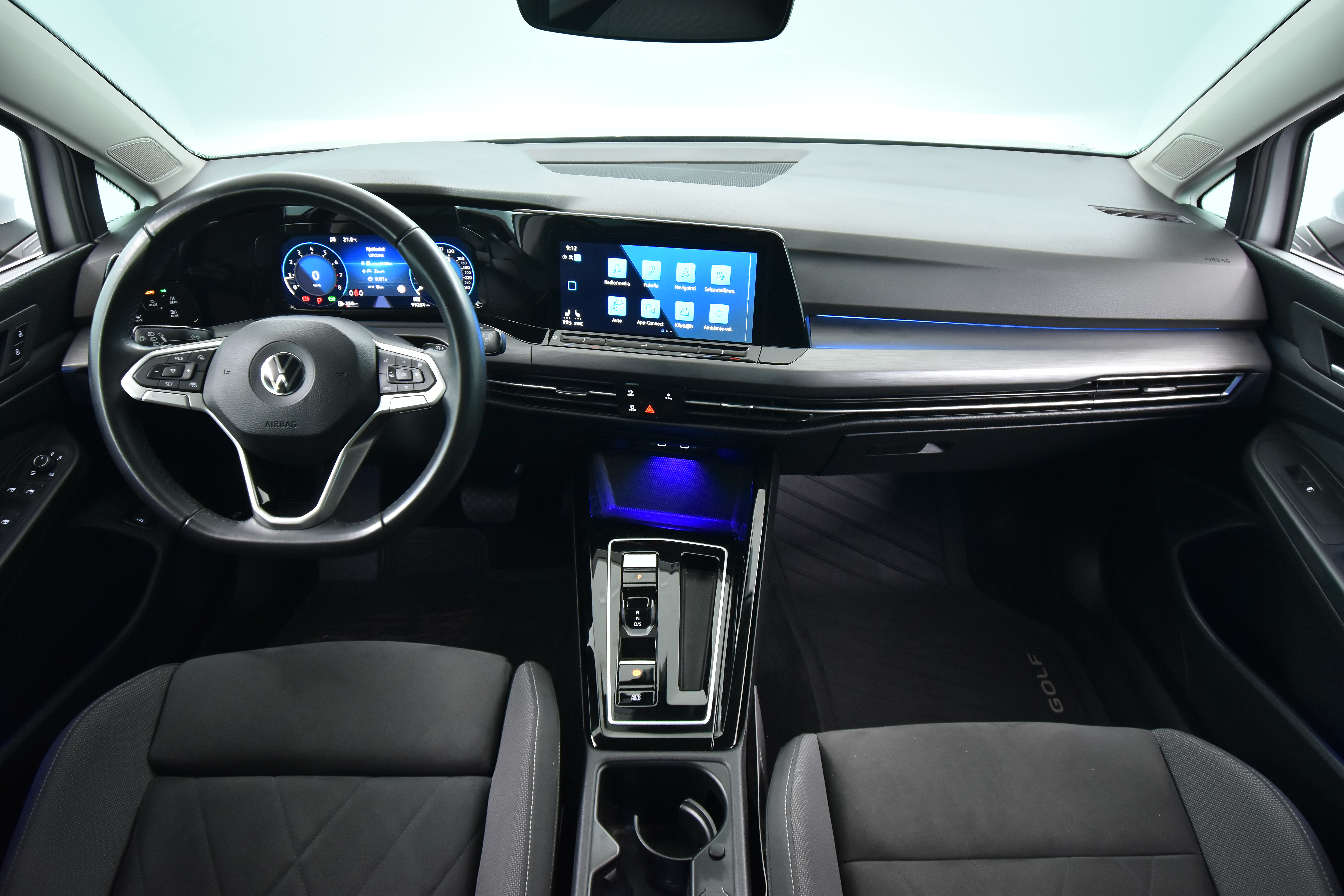 VOLKSWAGEN Golf 2023