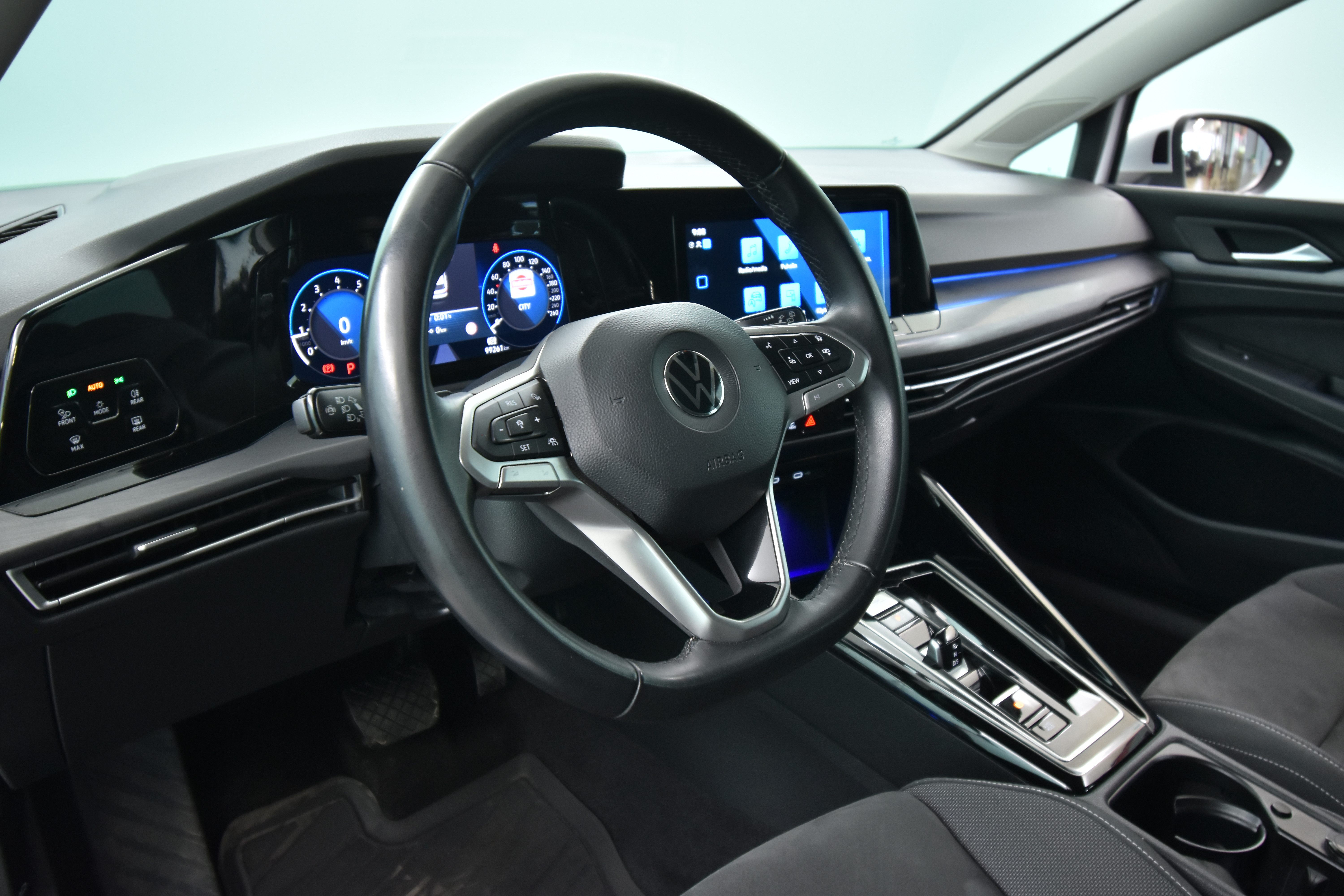 VOLKSWAGEN Golf 2023