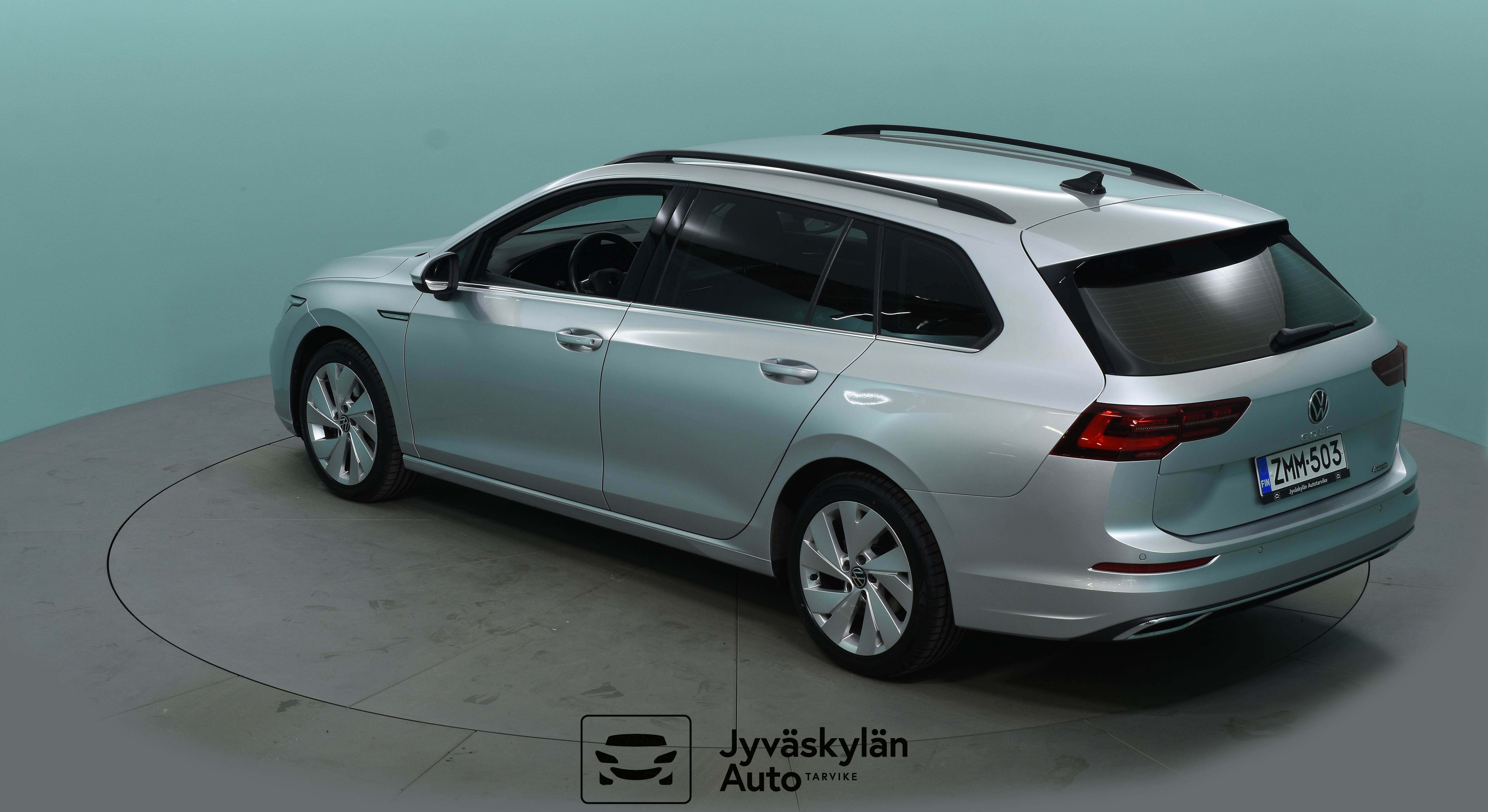 VOLKSWAGEN Golf 2023